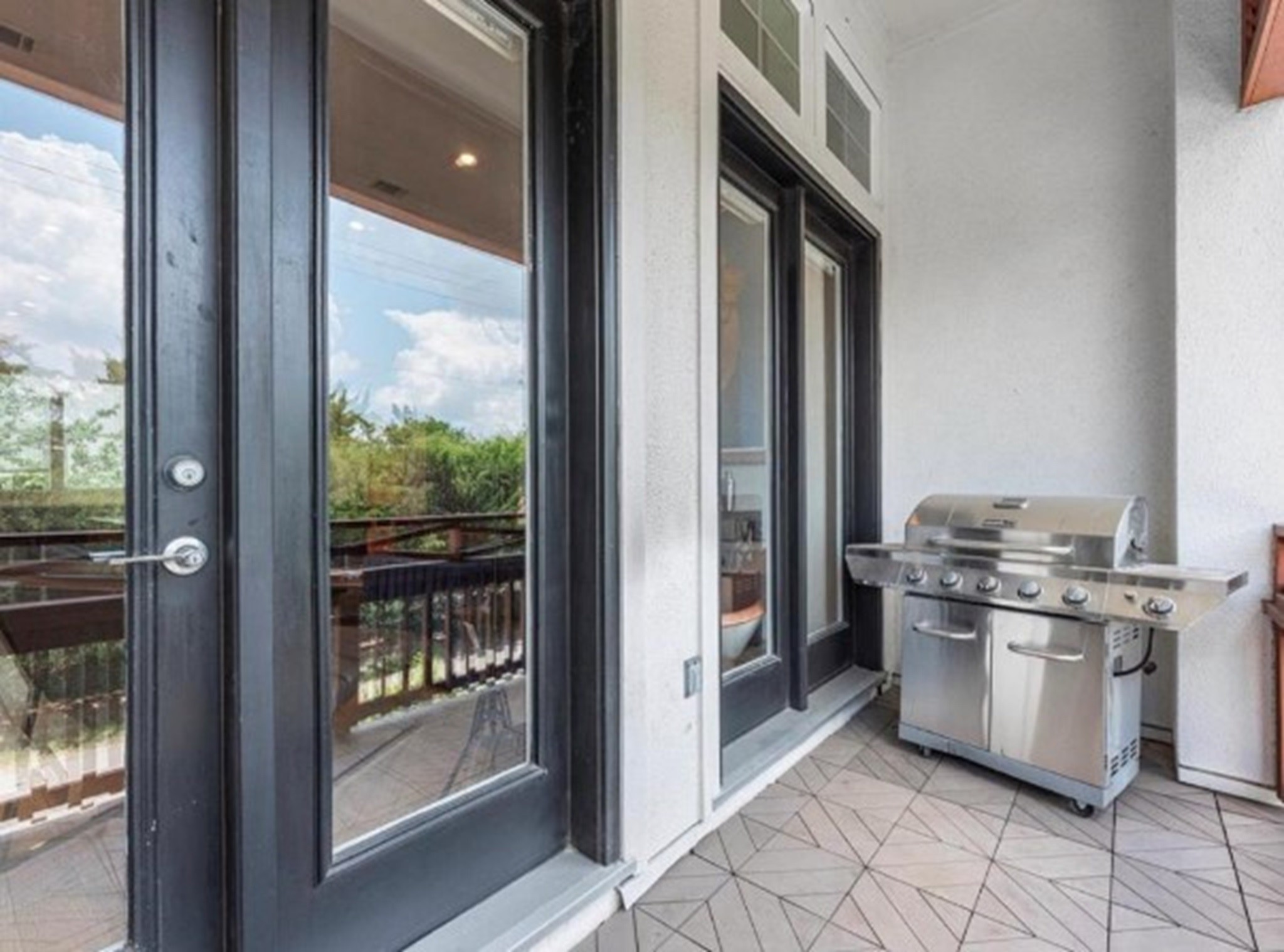2734 Harvard Street Property Photo 16