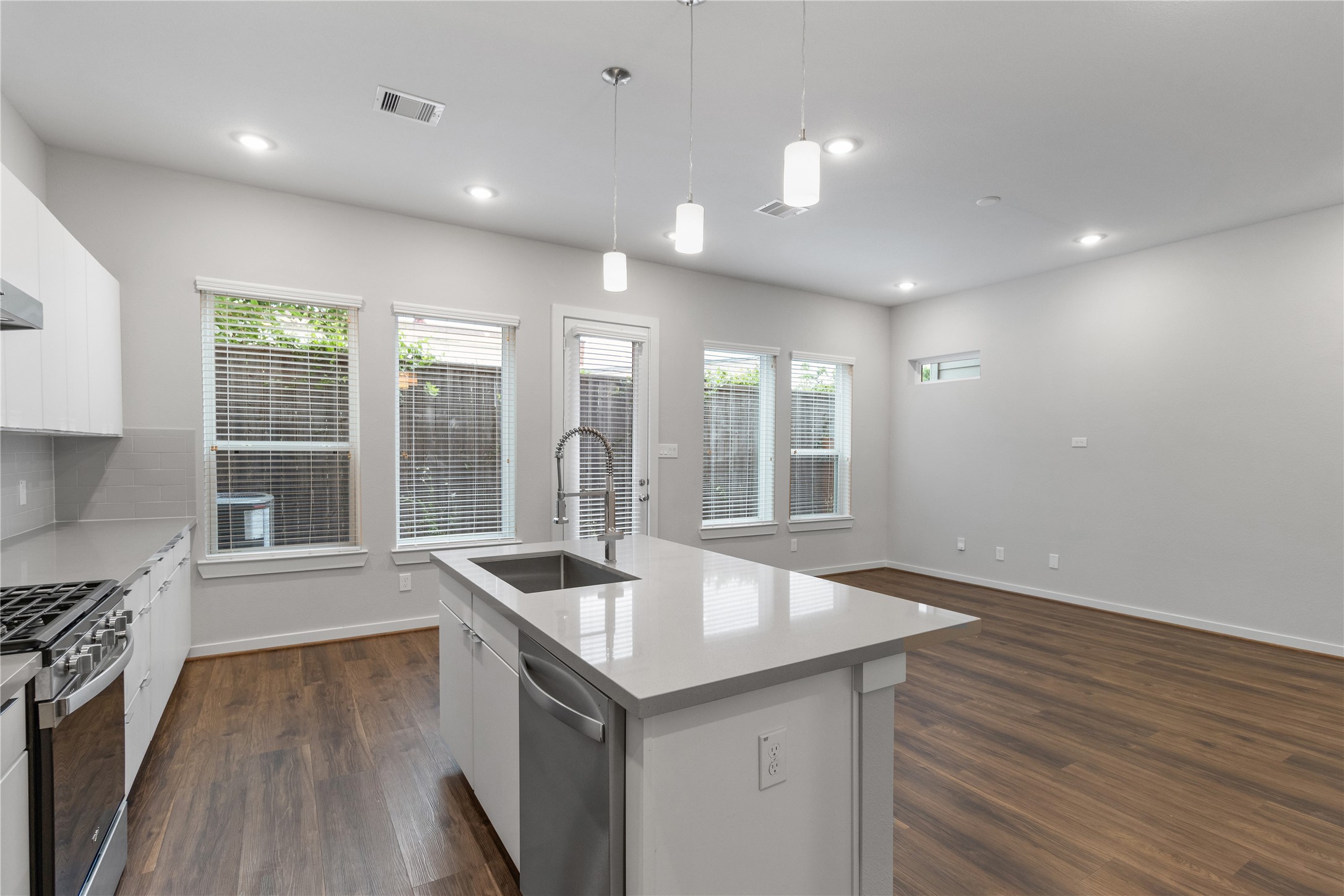 608 Thornton Oaks Lane Property Photo 4