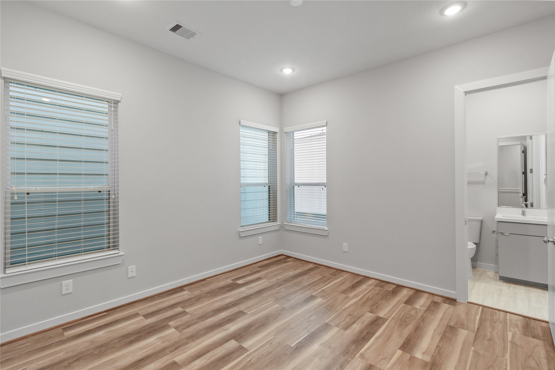 608 Thornton Oaks Lane Property Photo 13
