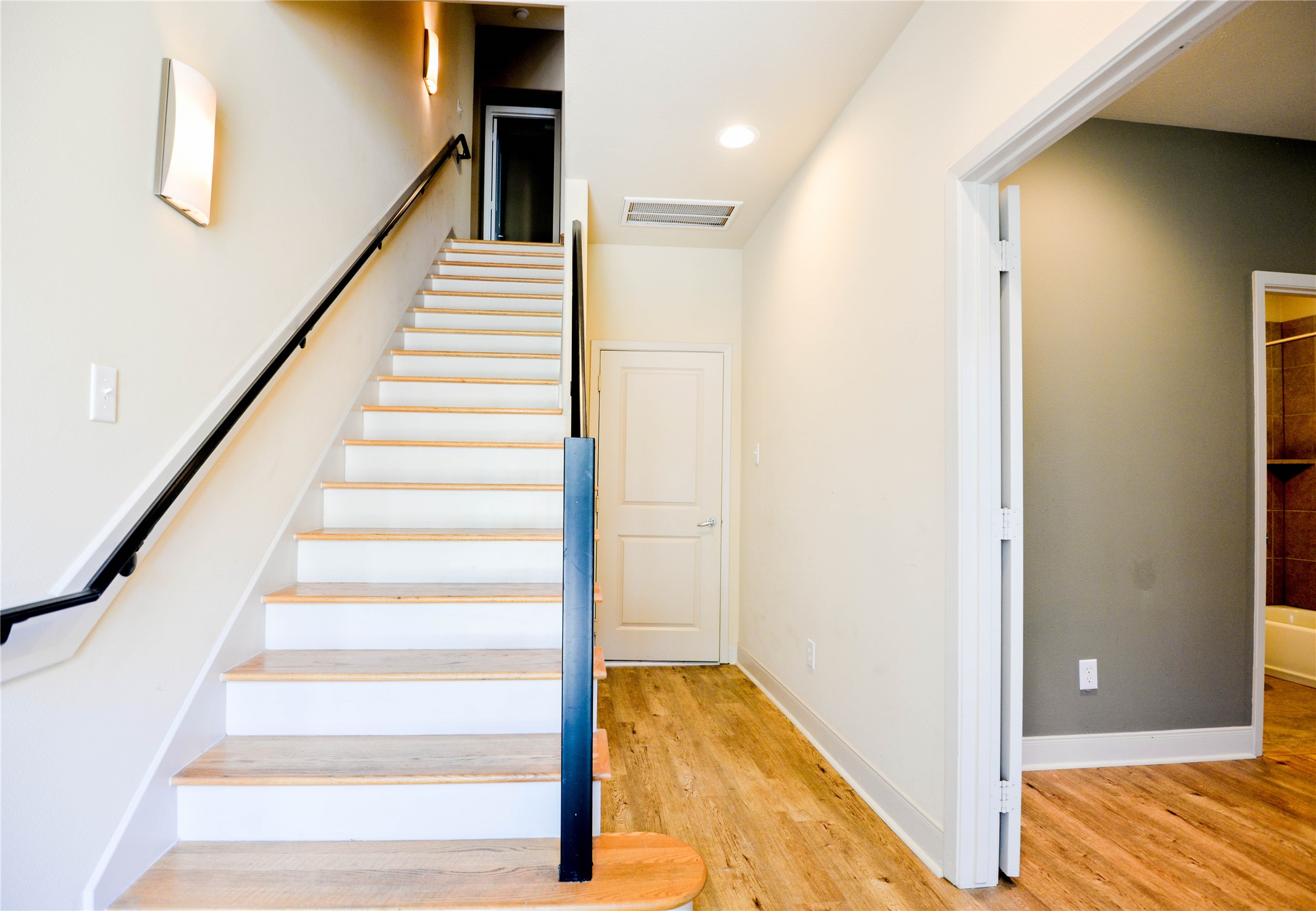 5231 Lillian Street Property Photo 4