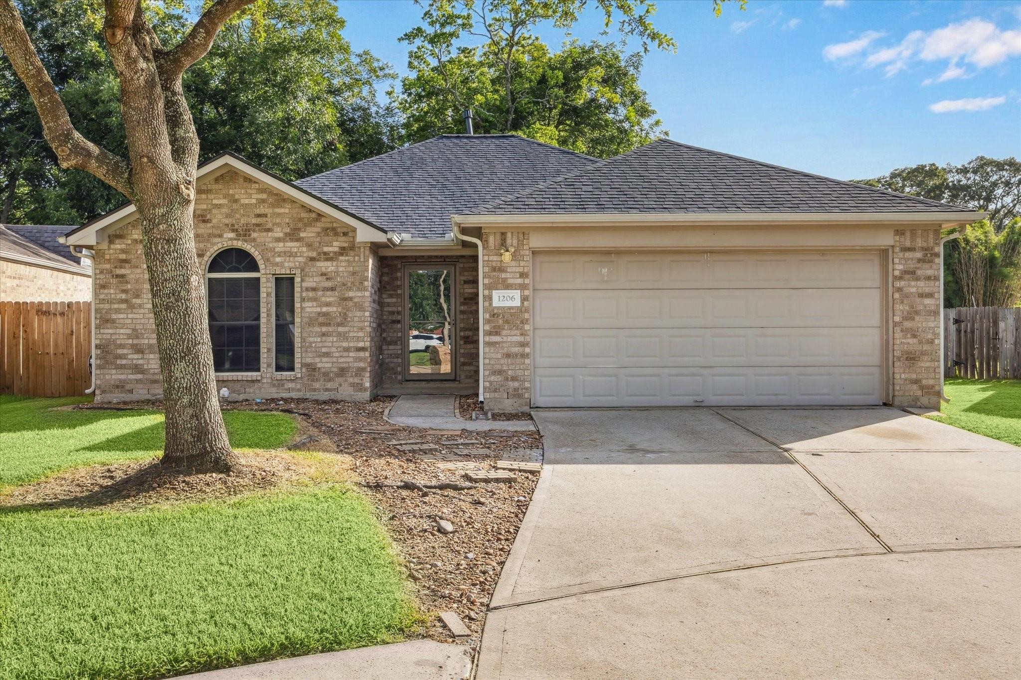 1206 Halls Bridge Property Photo 1