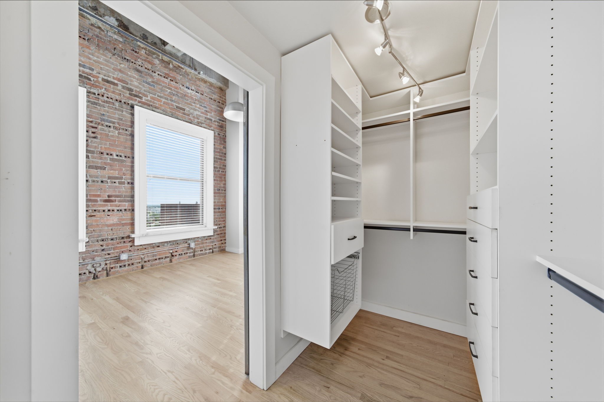 915 Franklin Street 9i Property Photo 16