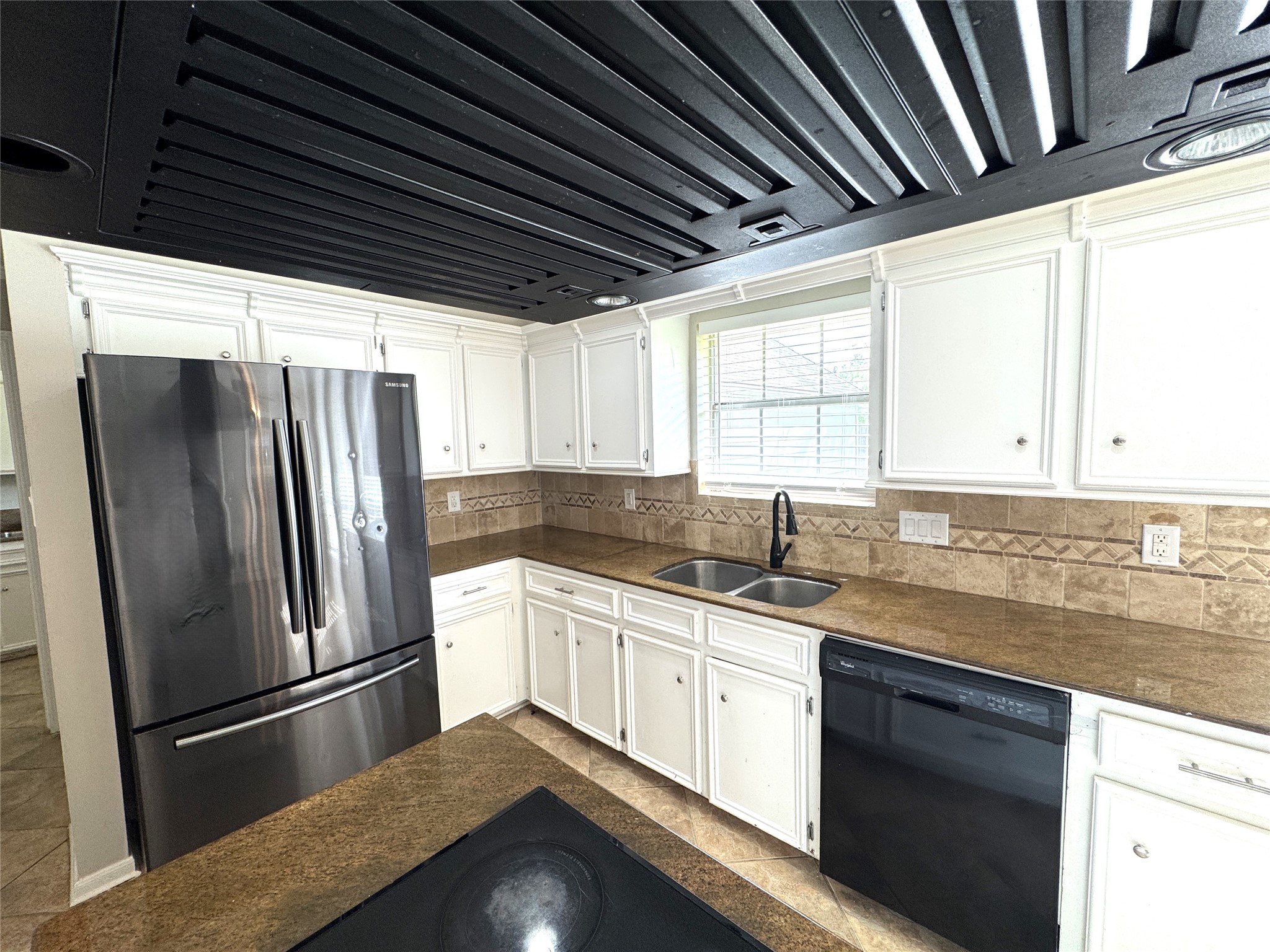 6630 Sumner Isle Court Property Photo 8