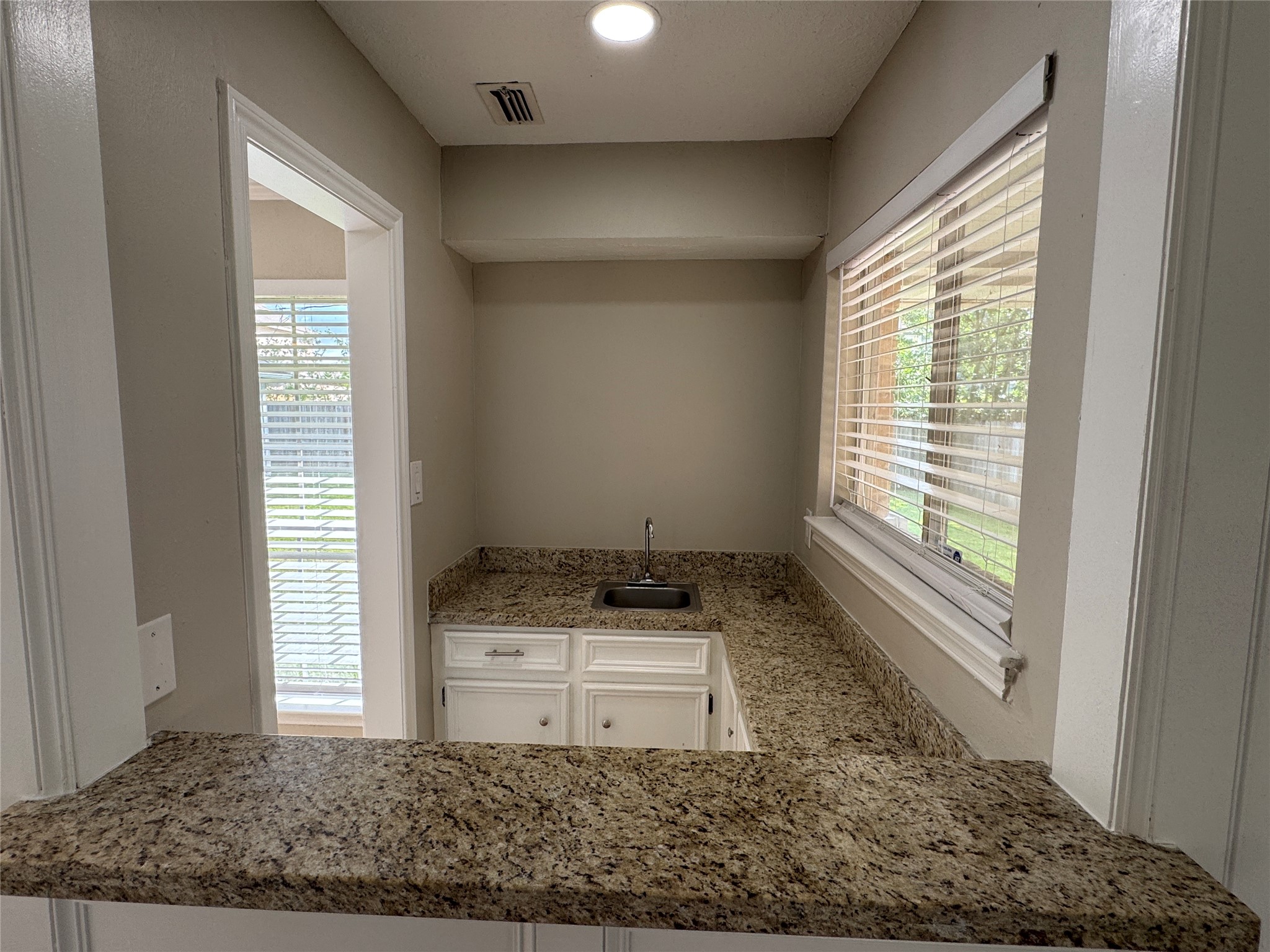 6630 Sumner Isle Court Property Photo 10