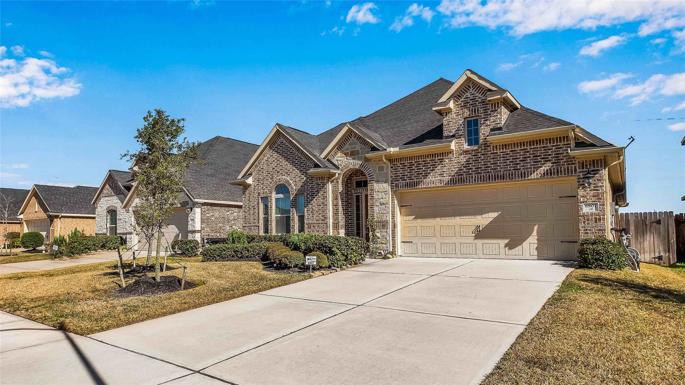 8807 Seguin Cove Lane Property Photo 1