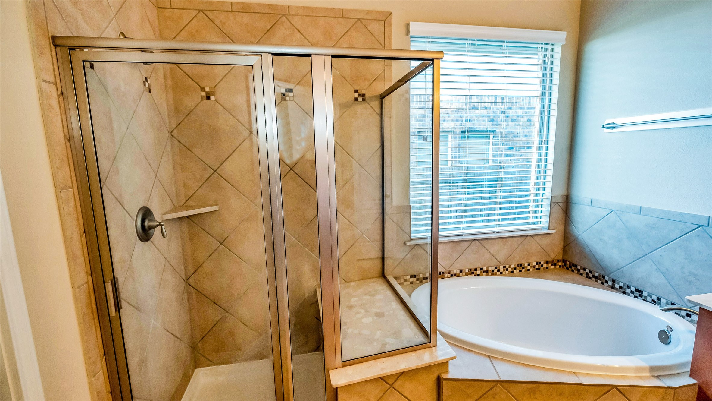 8807 Seguin Cove Lane Property Photo 18