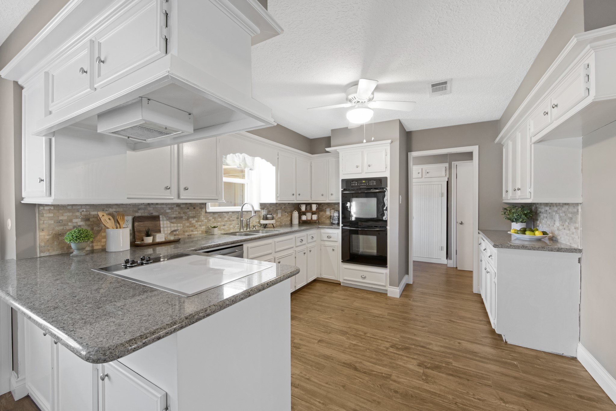 12519 Ravensway Drive Property Photo 10