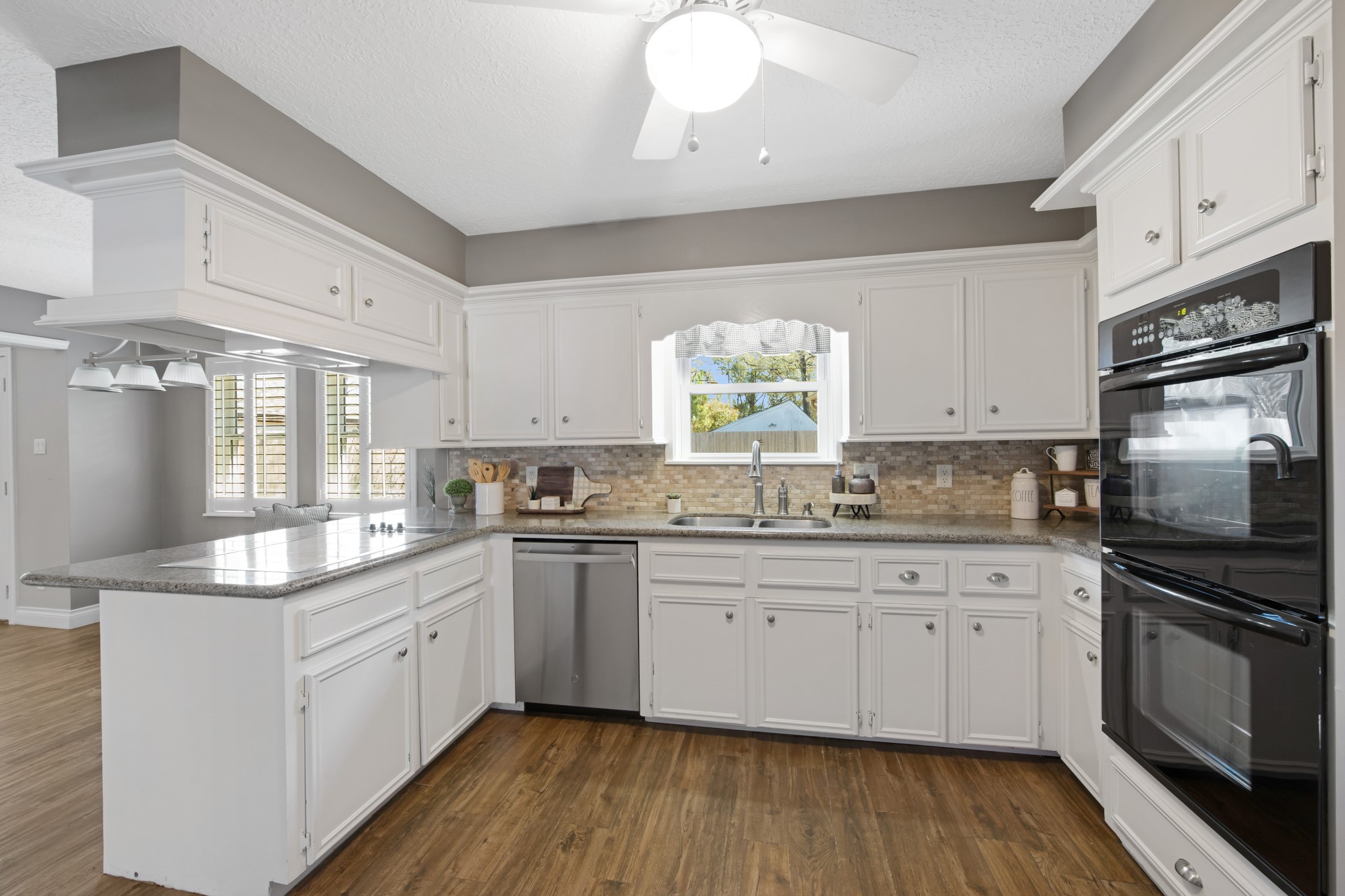 12519 Ravensway Drive Property Photo 11