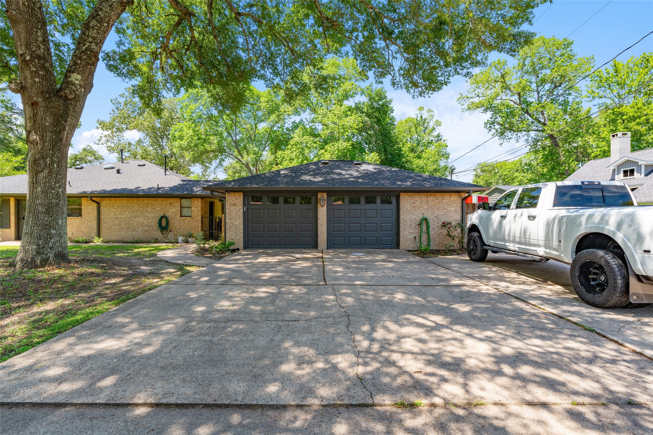 843 Fall Creek Drive Property Photo 3