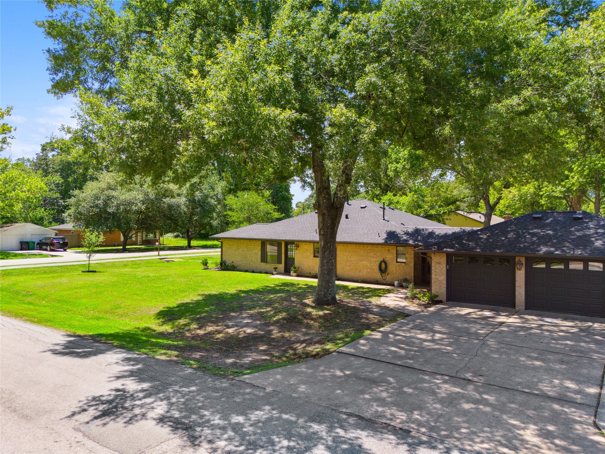 843 Fall Creek Drive Property Photo 41