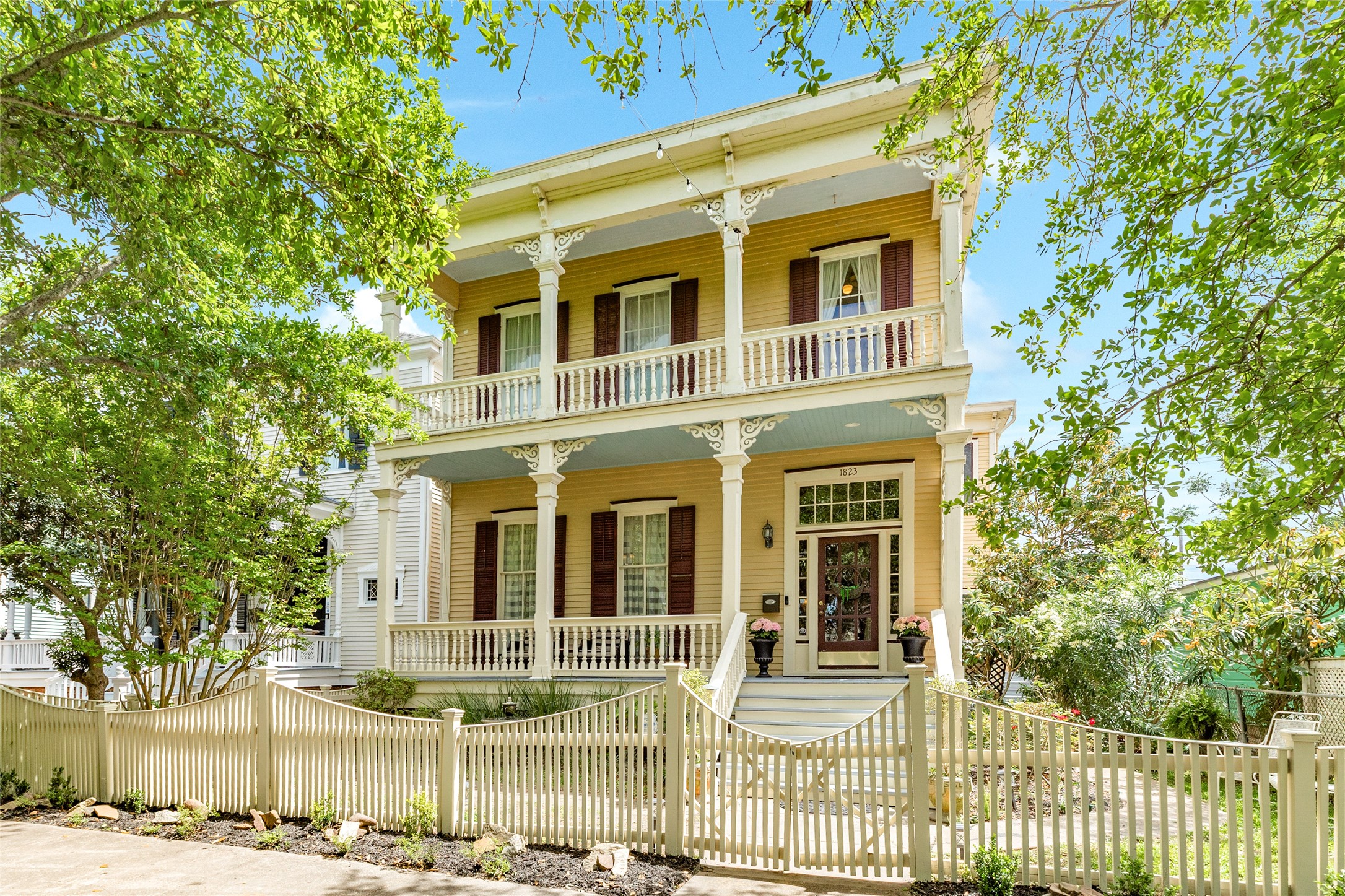 1823 Sealy Street Property Photo
