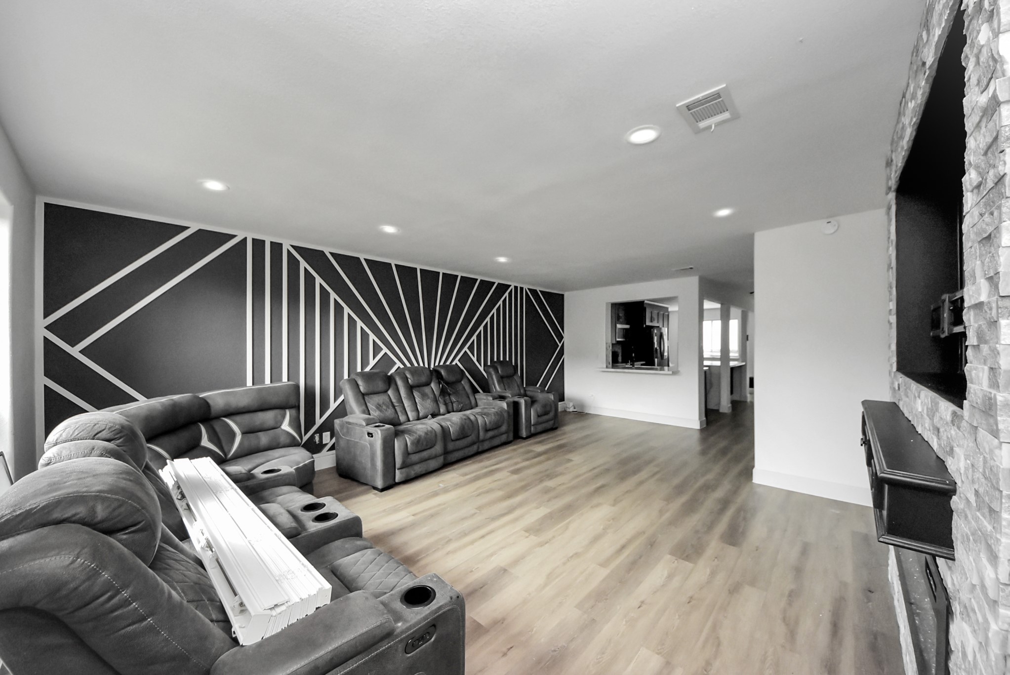 15529 Weldon Drive Property Photo 8