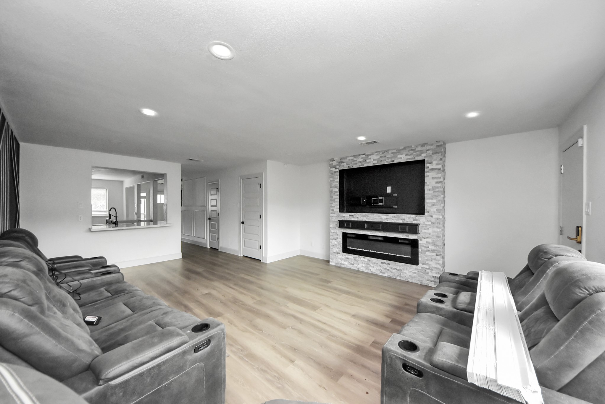 15529 Weldon Drive Property Photo 9