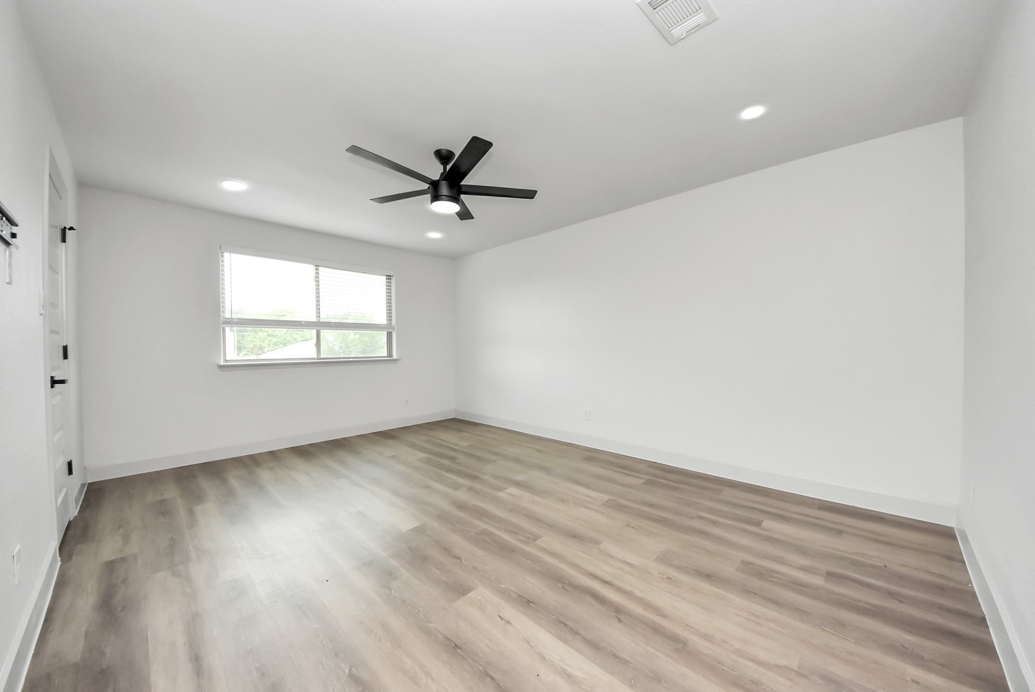 15529 Weldon Drive Property Photo 20