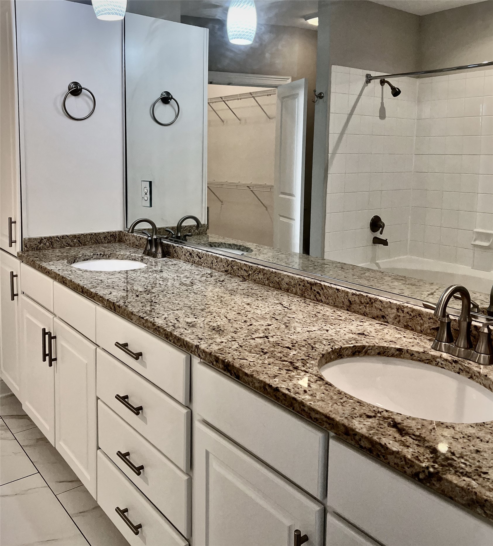 5353 Memorial Drive 3059 Property Photo 8