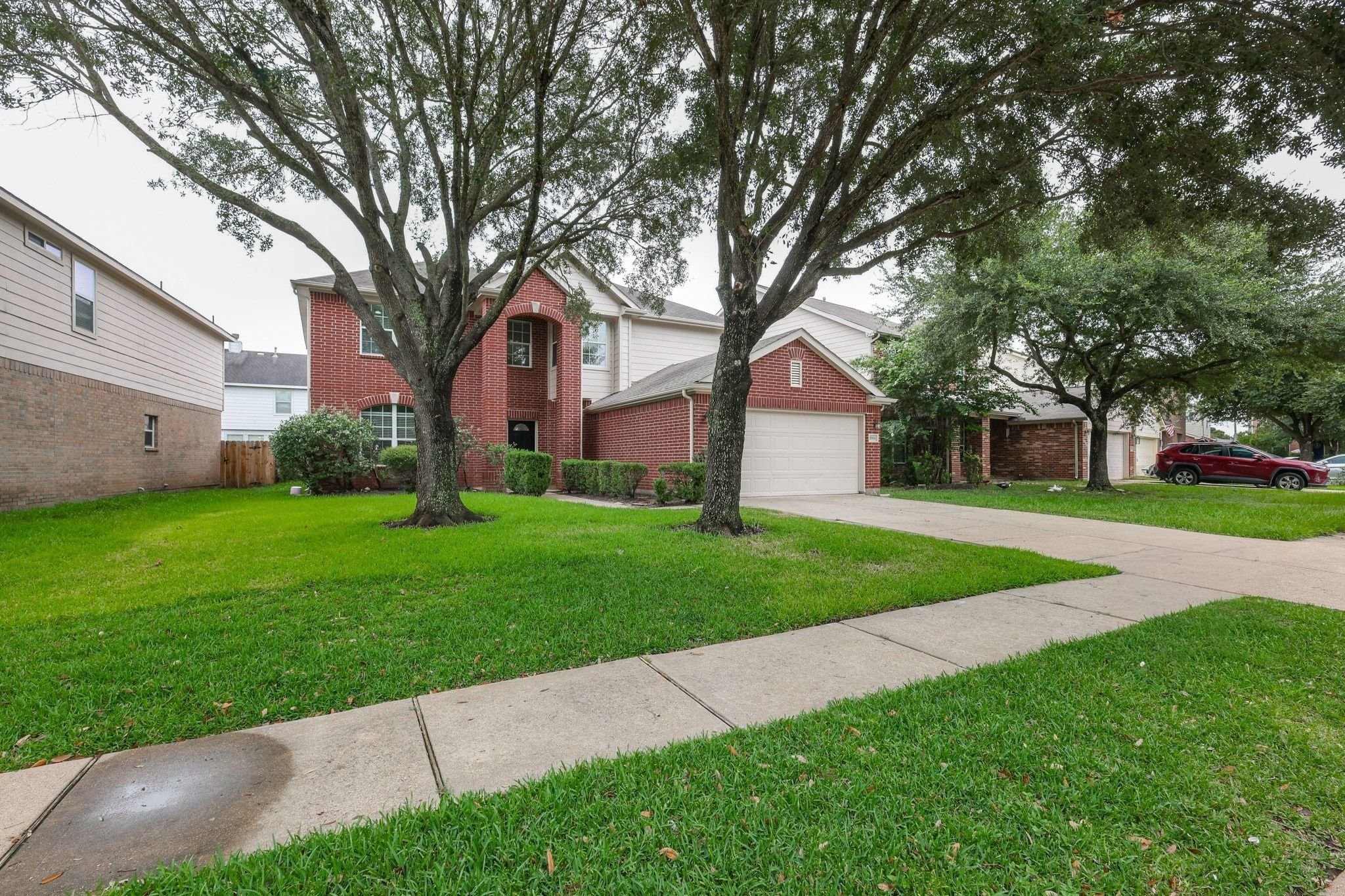 2814 Crestbrook Bend Lane Property Photo 2