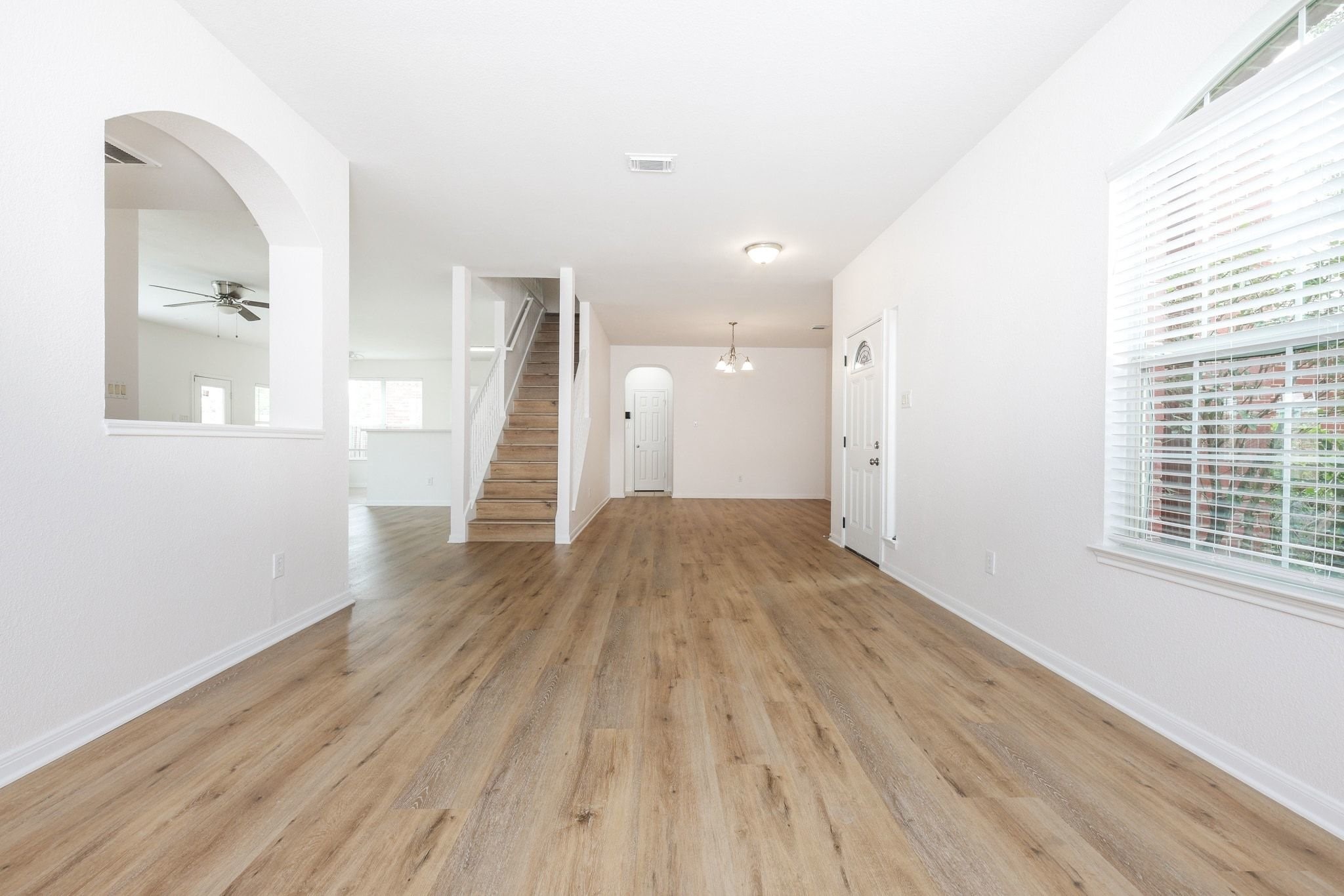 2814 Crestbrook Bend Lane Property Photo 4