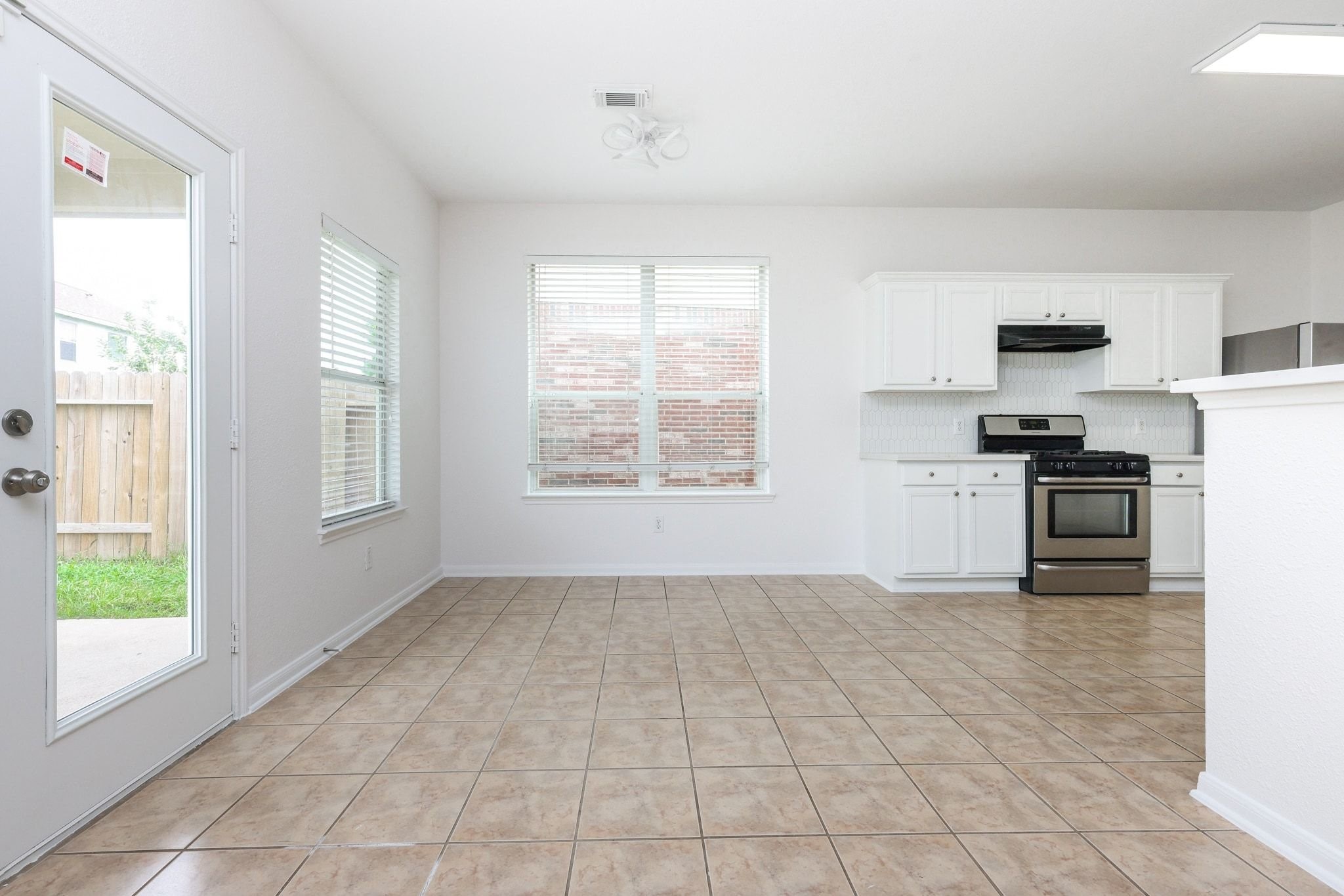 2814 Crestbrook Bend Lane Property Photo 8