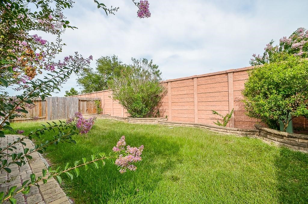 7306 Cypress Prairie Drive Property Photo 2