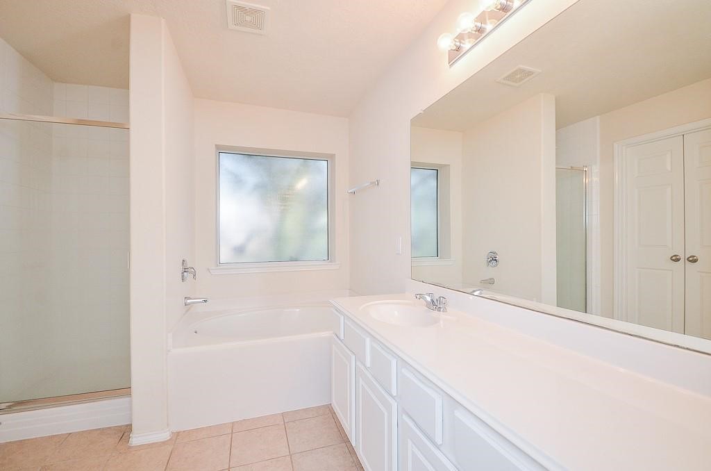 7306 Cypress Prairie Drive Property Photo 9