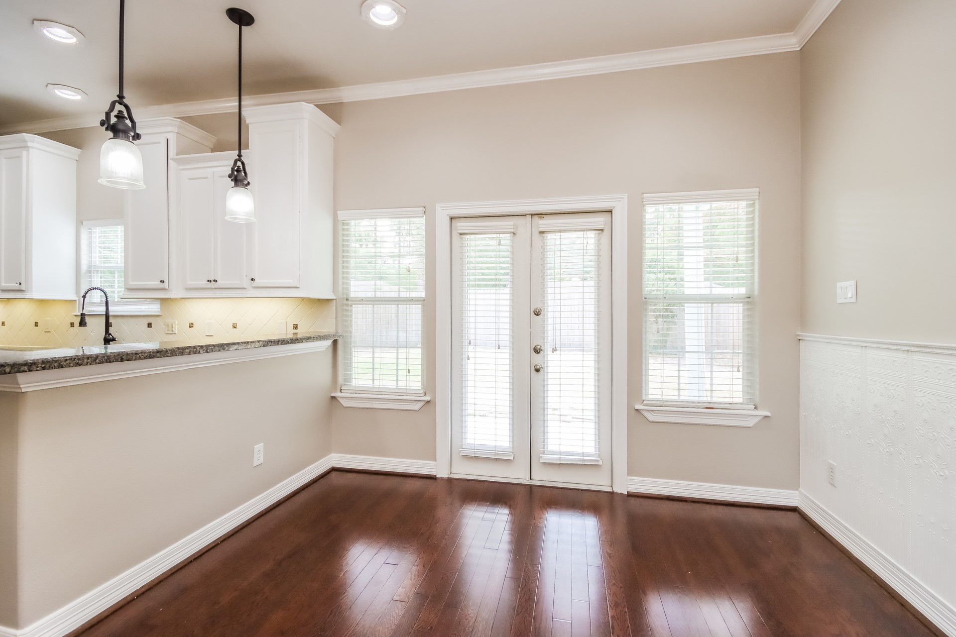 409 Robinwood Drive Property Photo 6