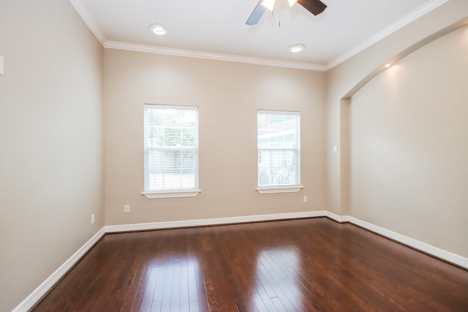 409 Robinwood Drive Property Photo 9