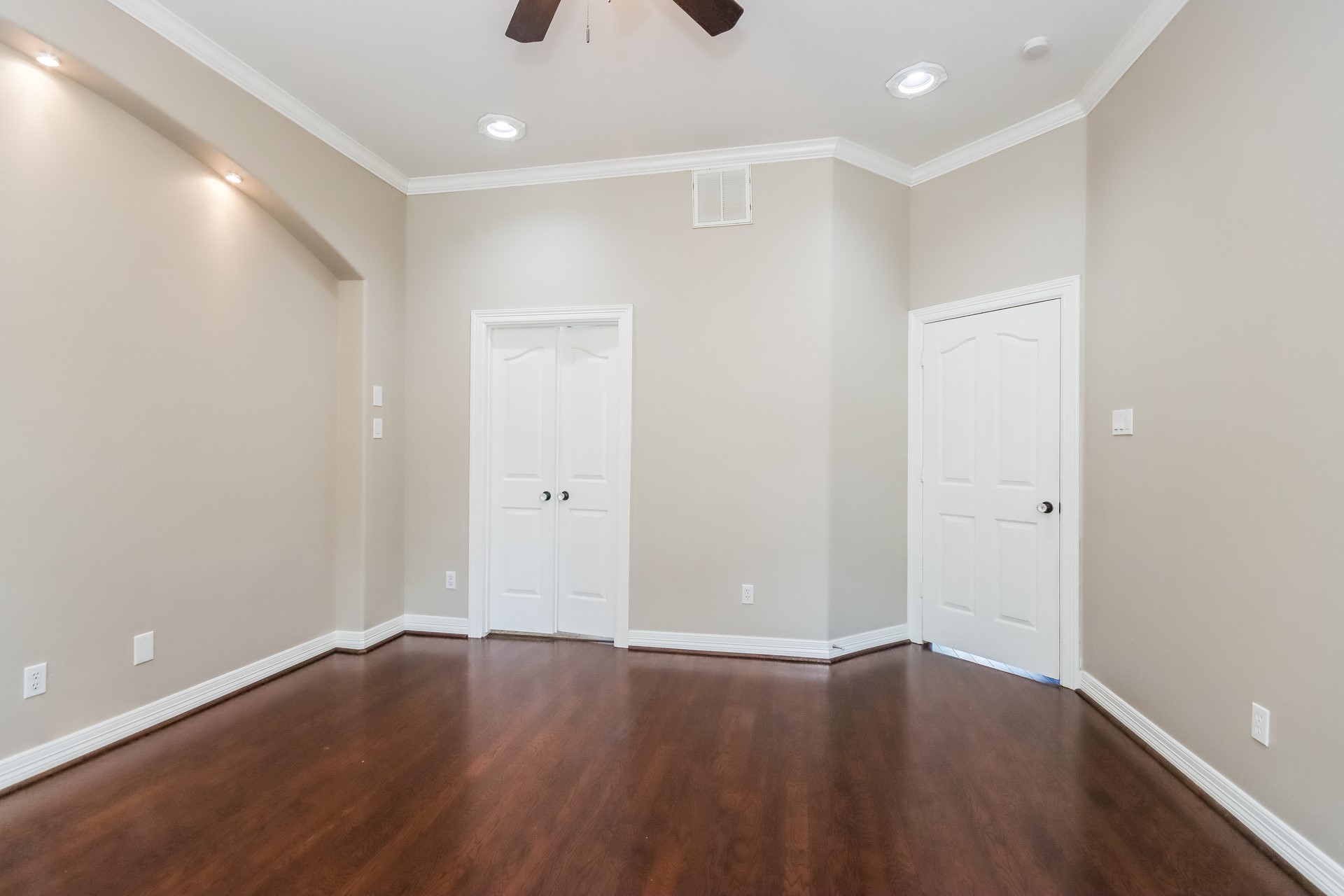 409 Robinwood Drive Property Photo 10