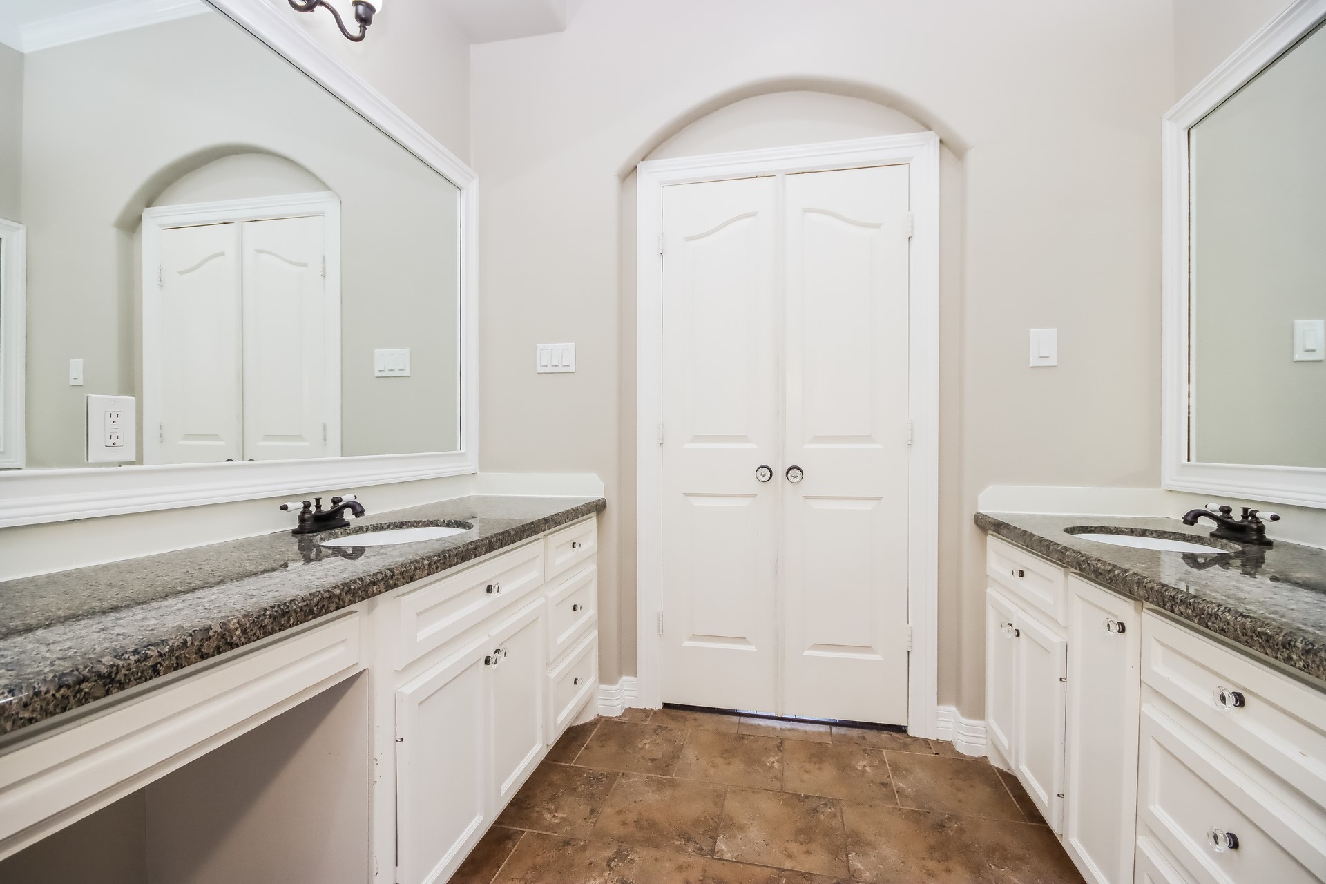 409 Robinwood Drive Property Photo 11