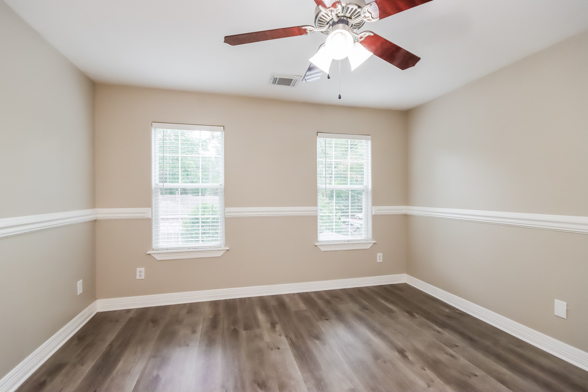 409 Robinwood Drive Property Photo 13