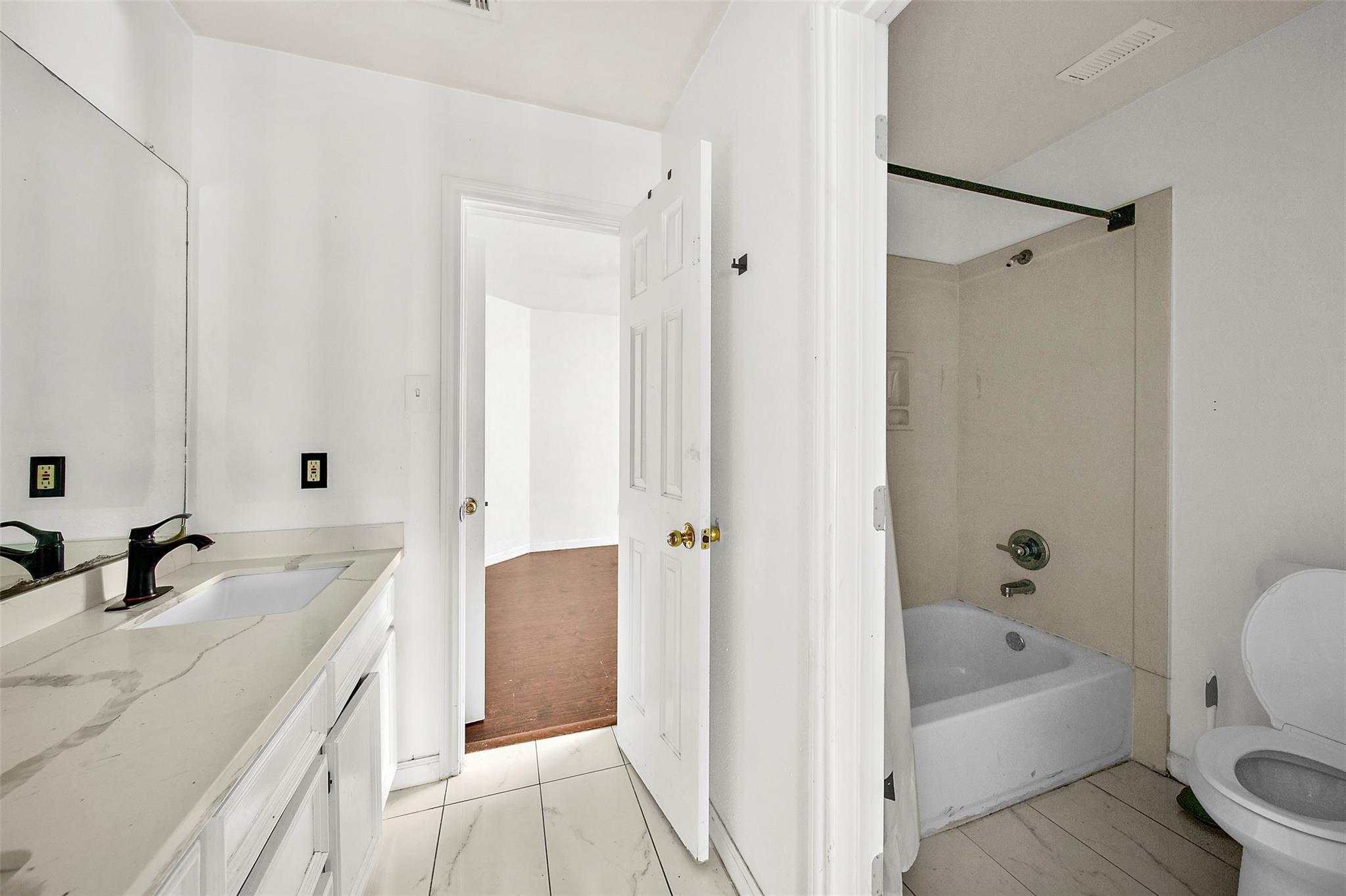 3603 Lauderwood Lane Property Photo 8