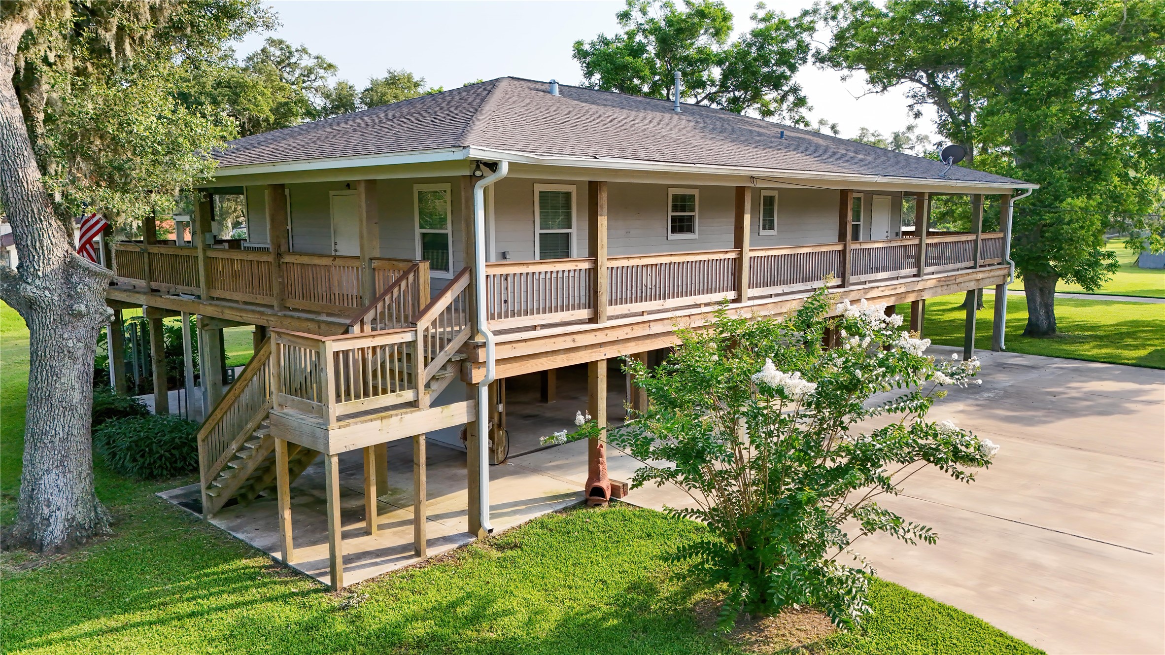 915 Live Oak Drive Property Photo 1