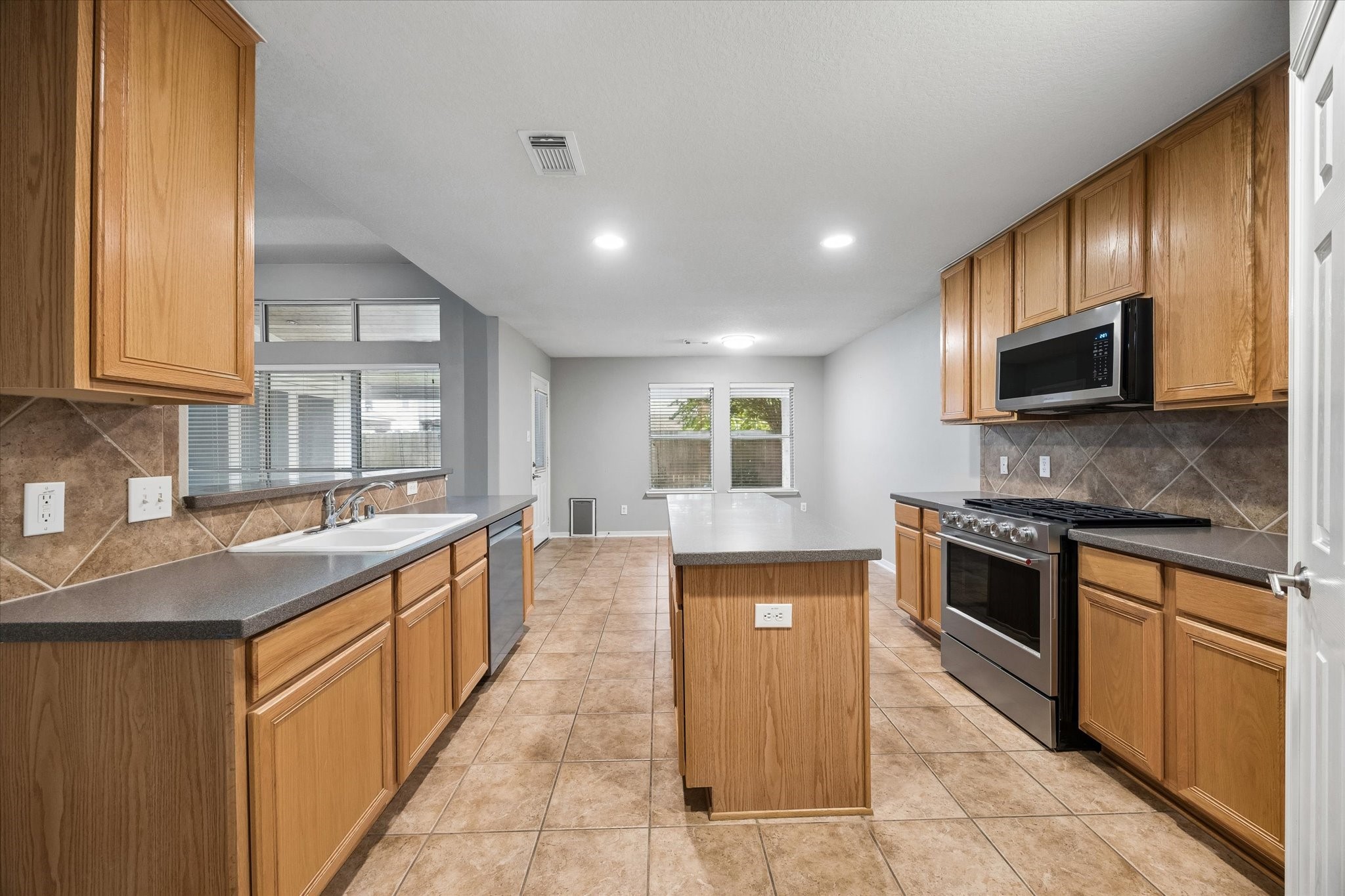 18511 Water Scene Trail Property Photo 5