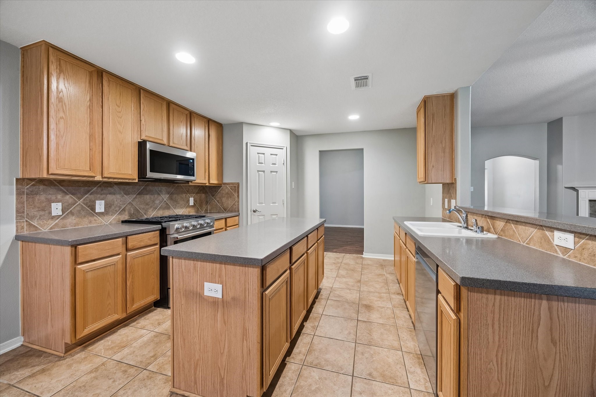 18511 Water Scene Trail Property Photo 6