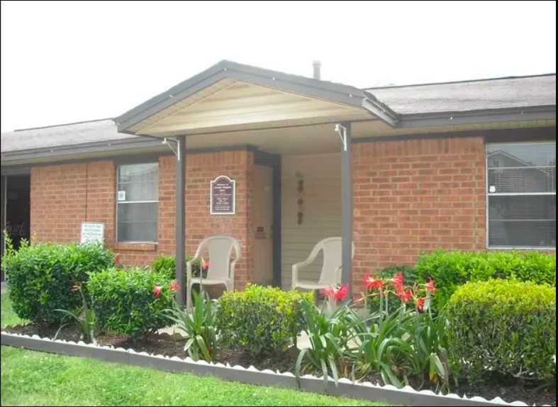 516 Laredo Property Photo 5