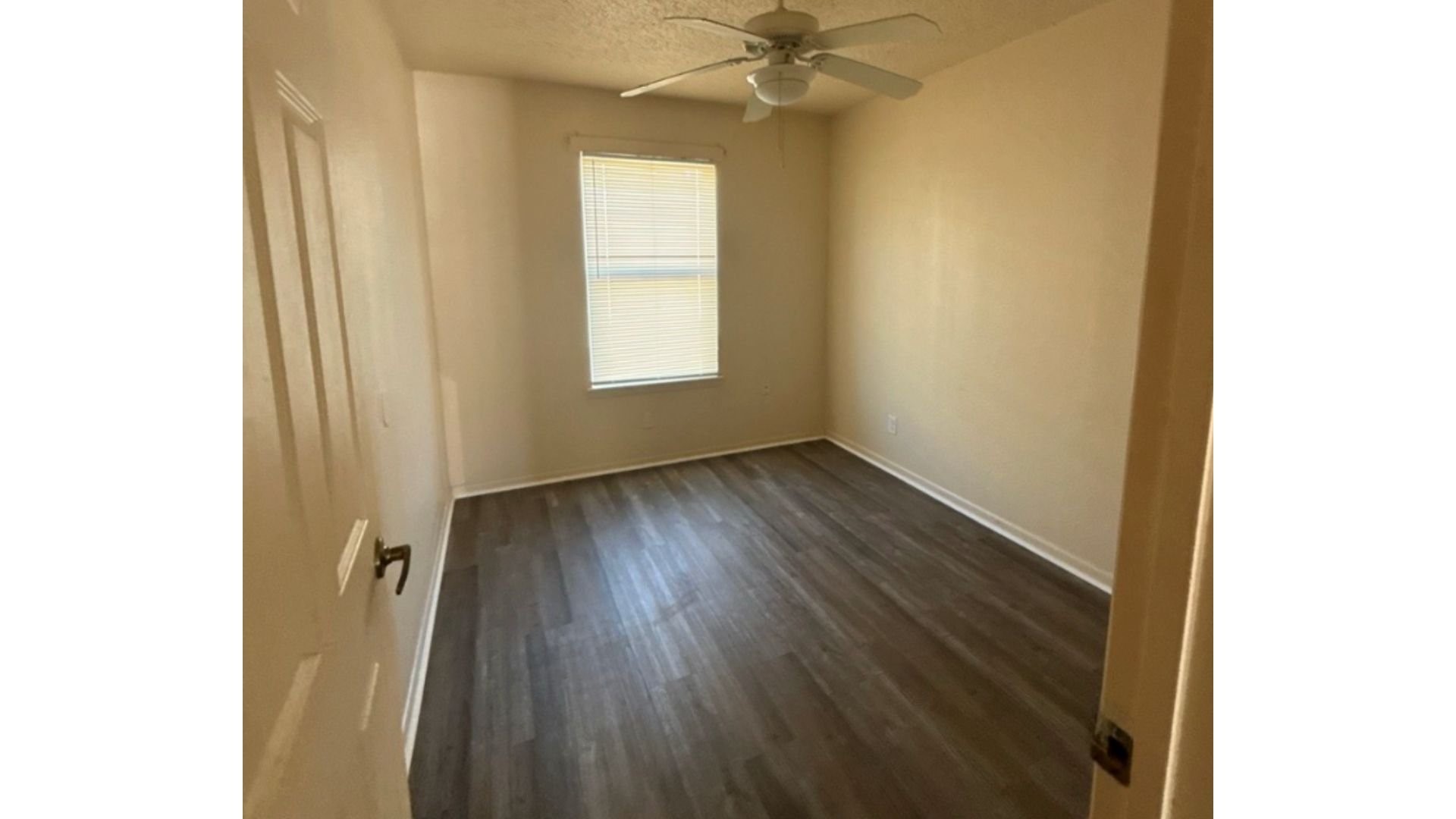 516 Laredo Property Photo 6