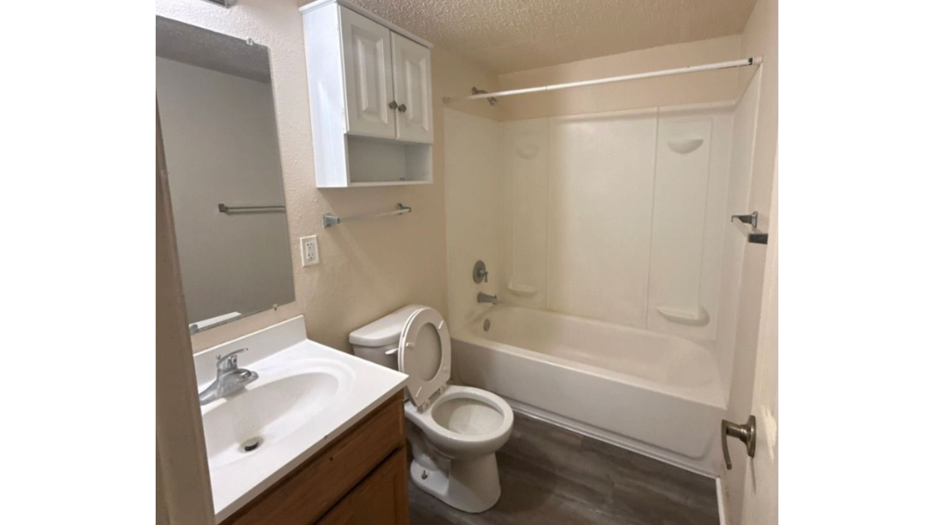 516 Laredo Property Photo 8