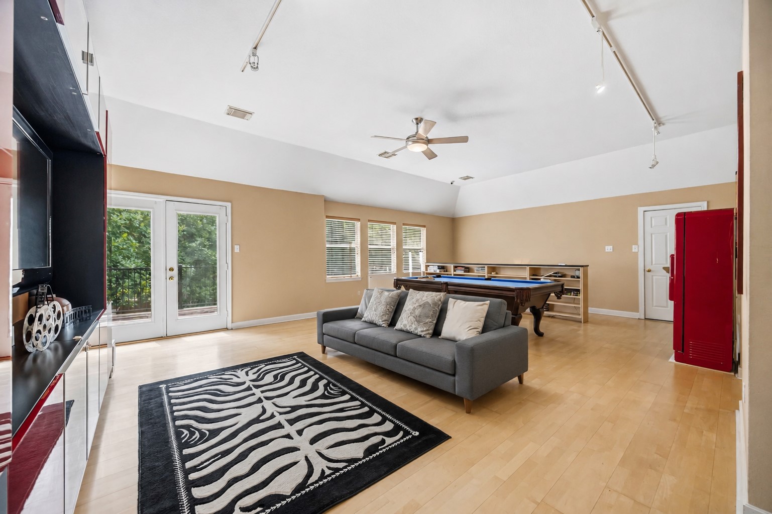7610 Guinevere Drive Property Photo 32