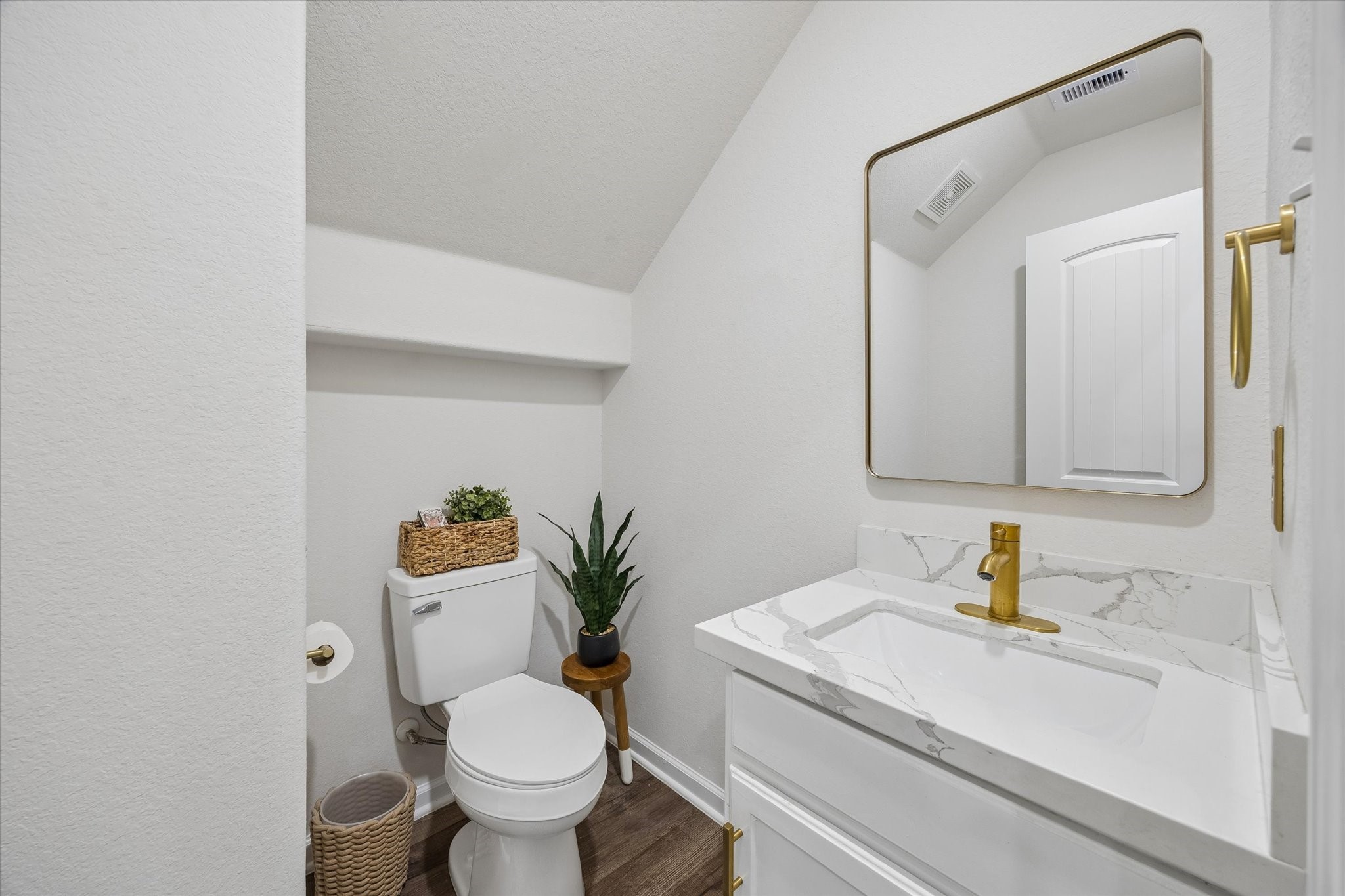 1007 E 32nd Street Property Photo 12