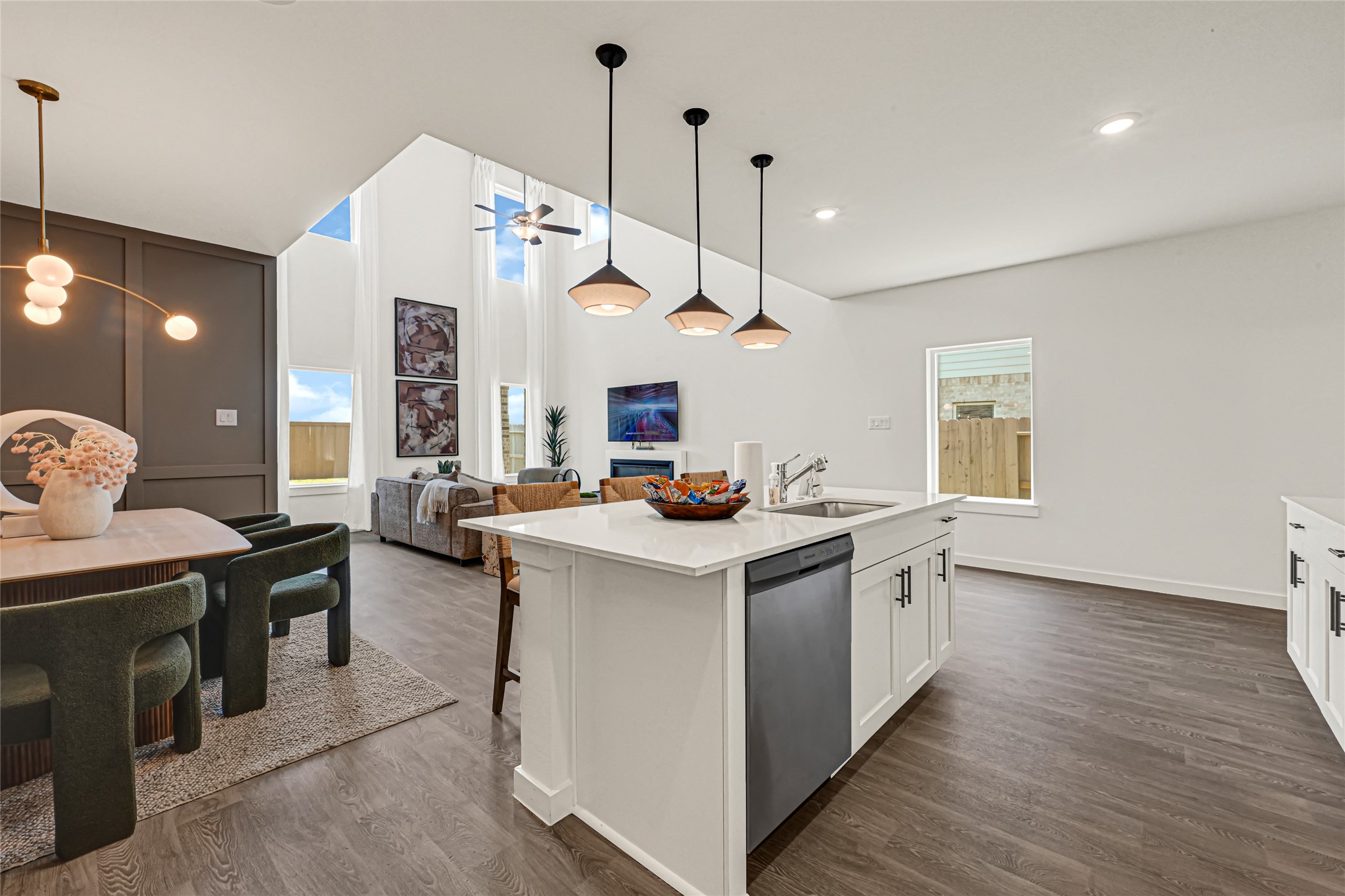 10706 Sage Bend Drive Property Photo 8