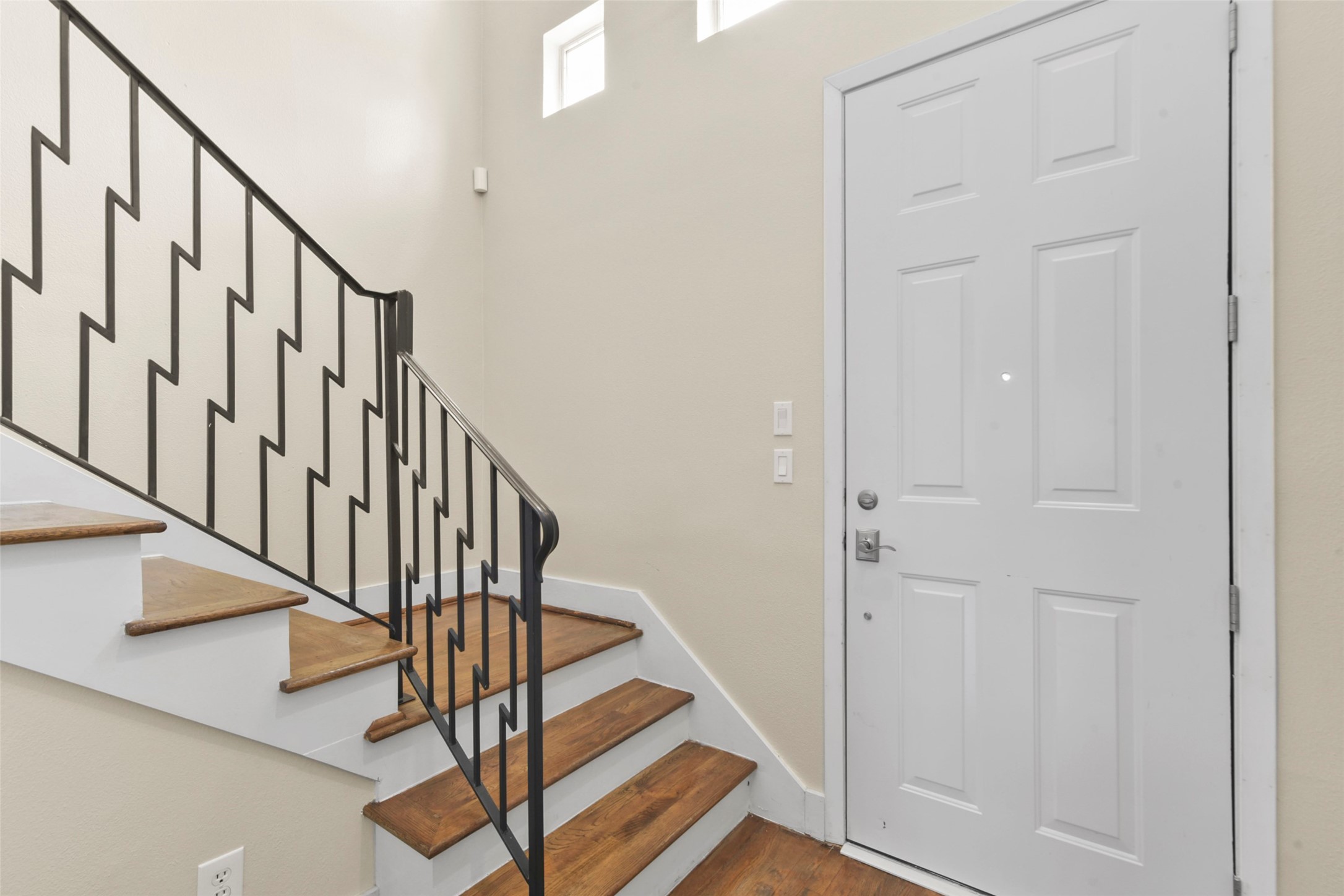 901 Roy Street Property Photo 5
