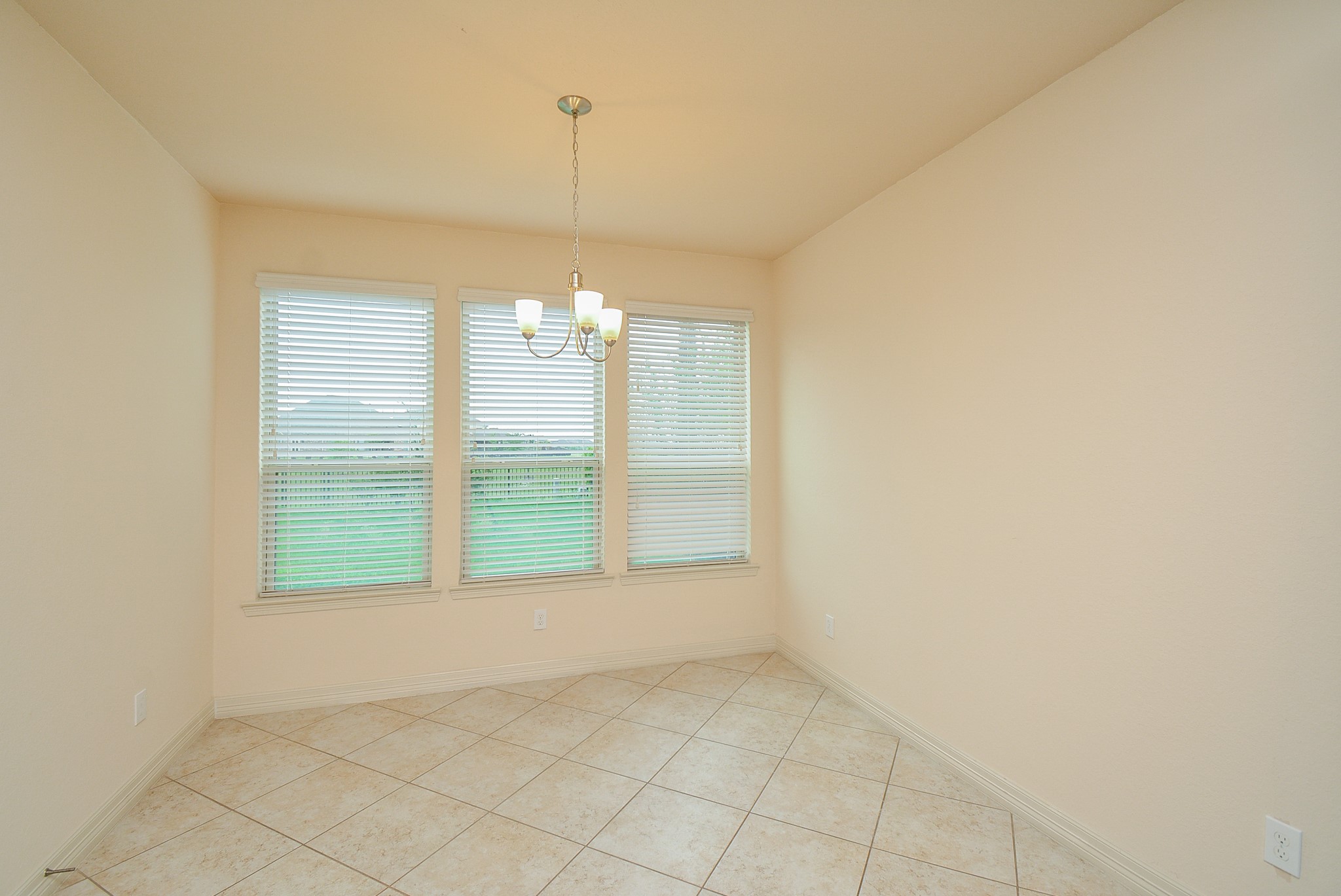 23610 Esperia Street Property Photo 9
