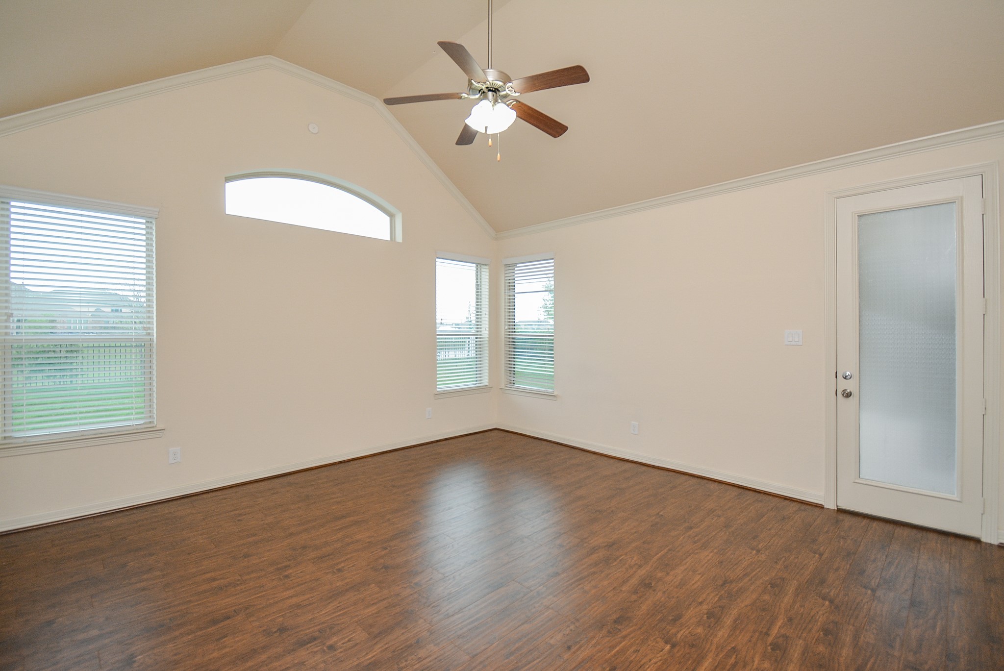 23610 Esperia Street Property Photo 14