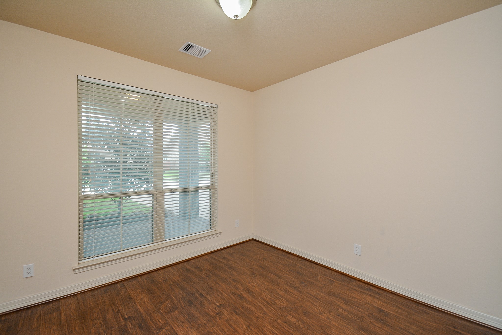 23610 Esperia Street Property Photo 20