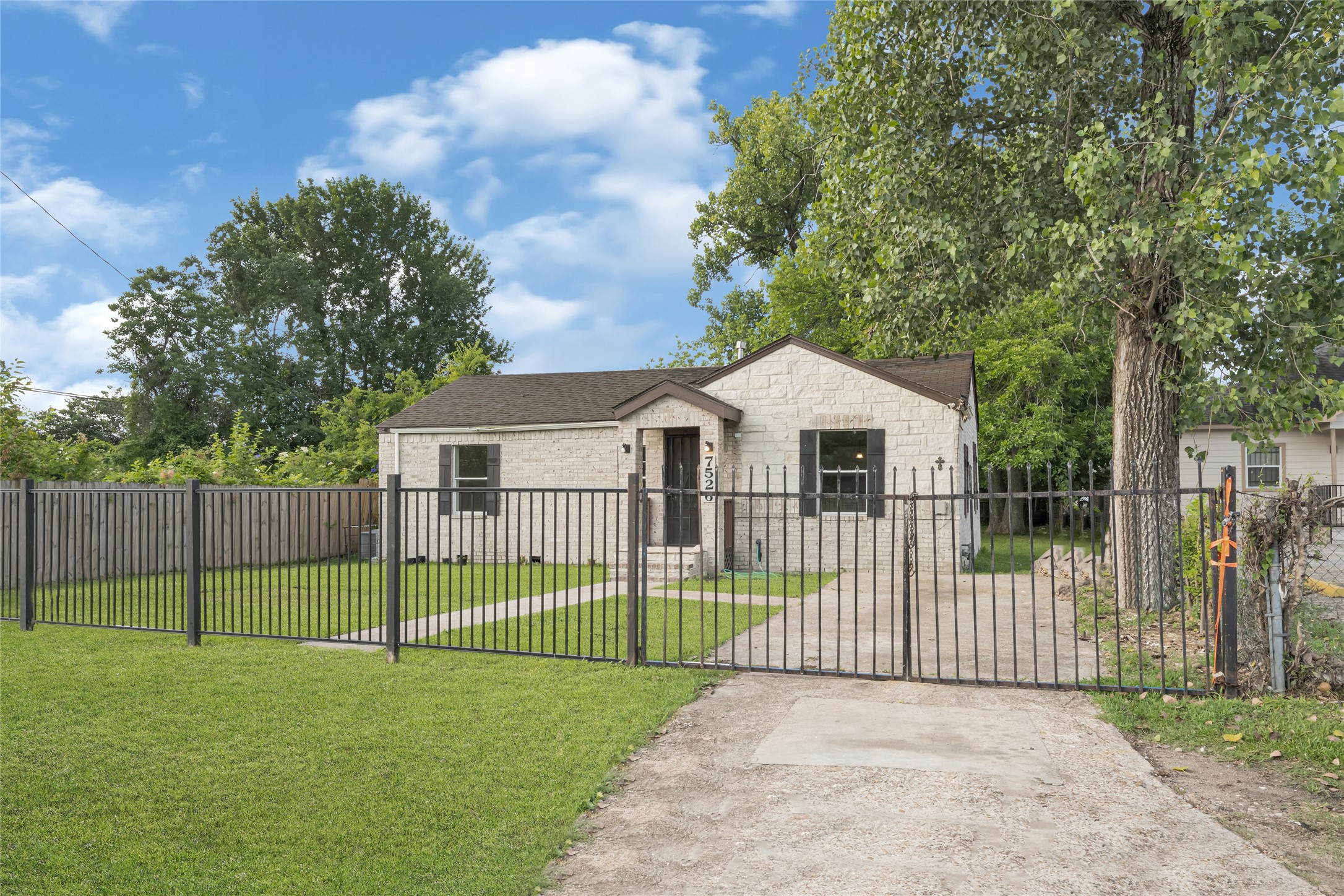 7526 Bywood Street Property Photo 2