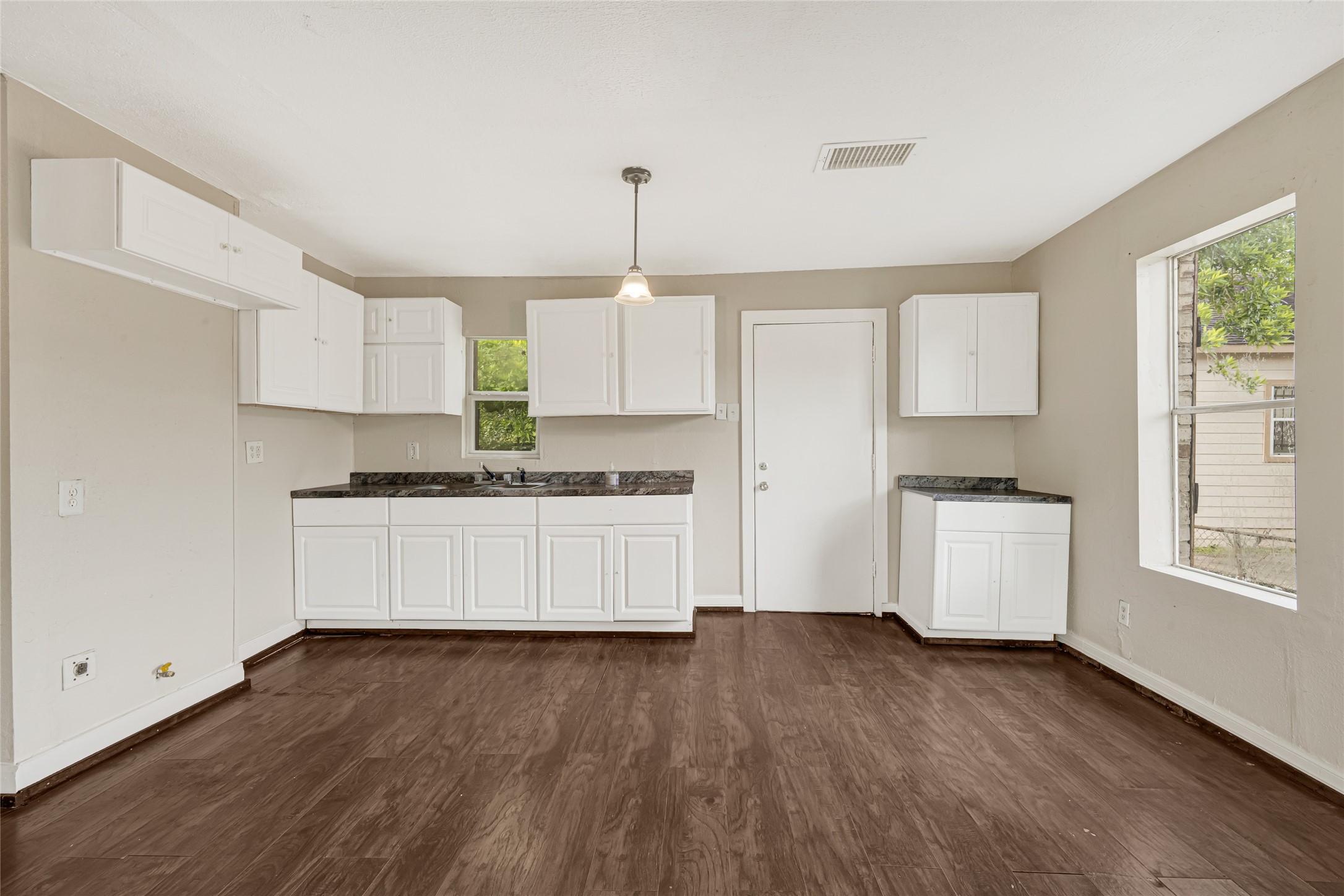 7526 Bywood Street Property Photo 7