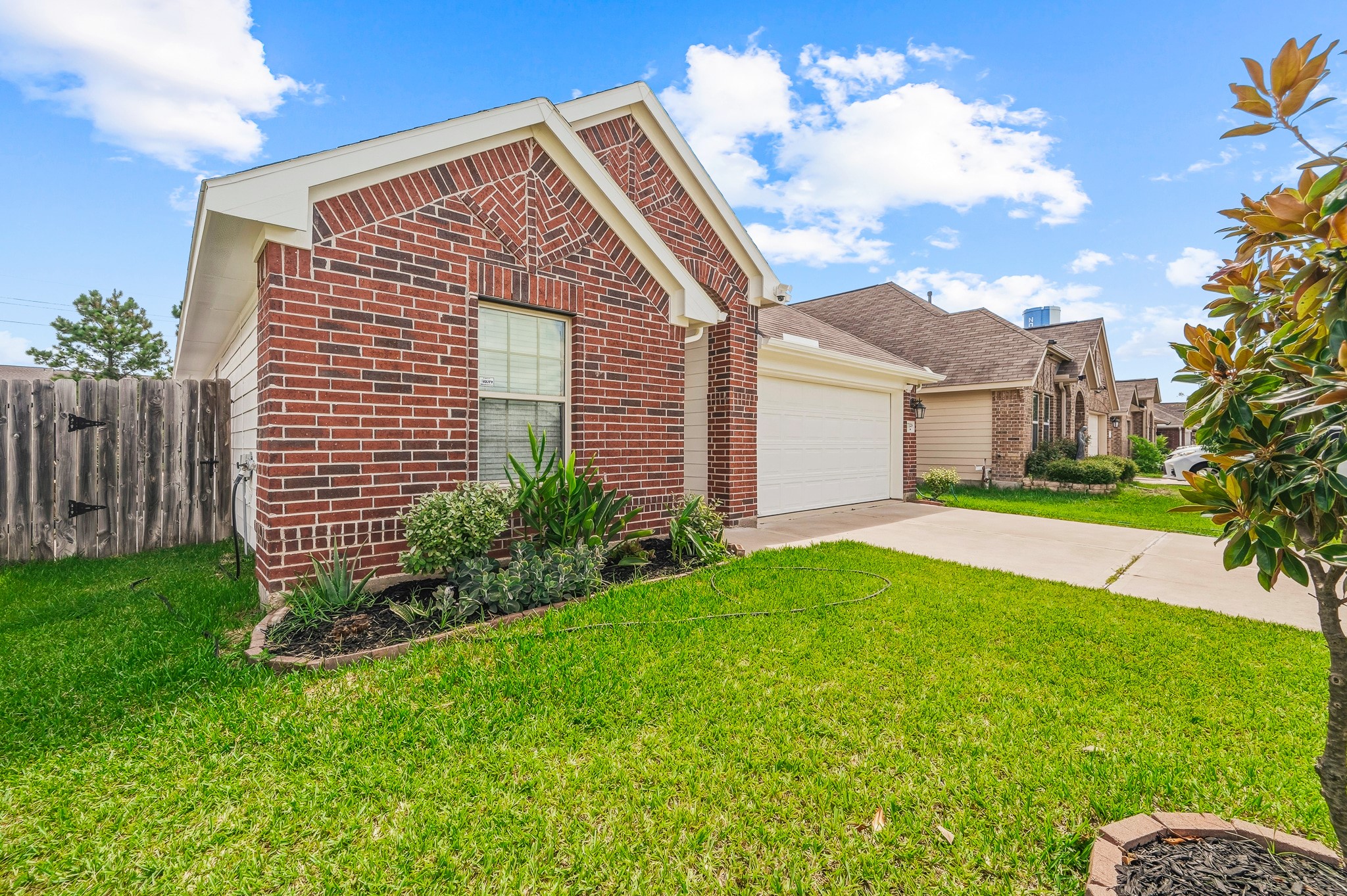 7126 Whitlow Wonder Lane Property Photo 3