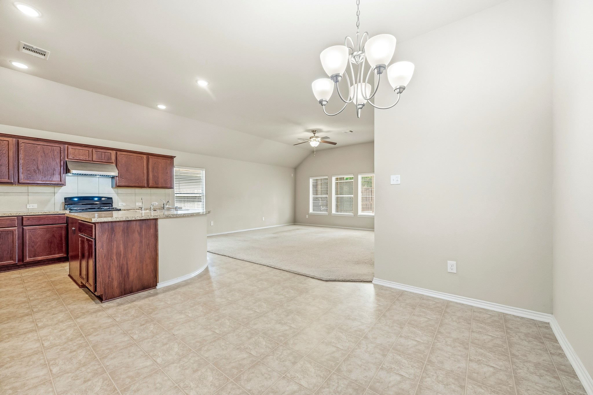 7126 Whitlow Wonder Lane Property Photo 9