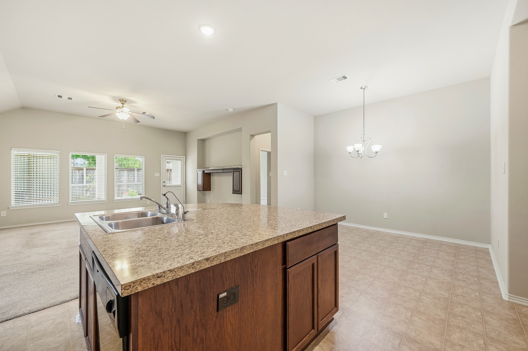 7126 Whitlow Wonder Lane Property Photo 13