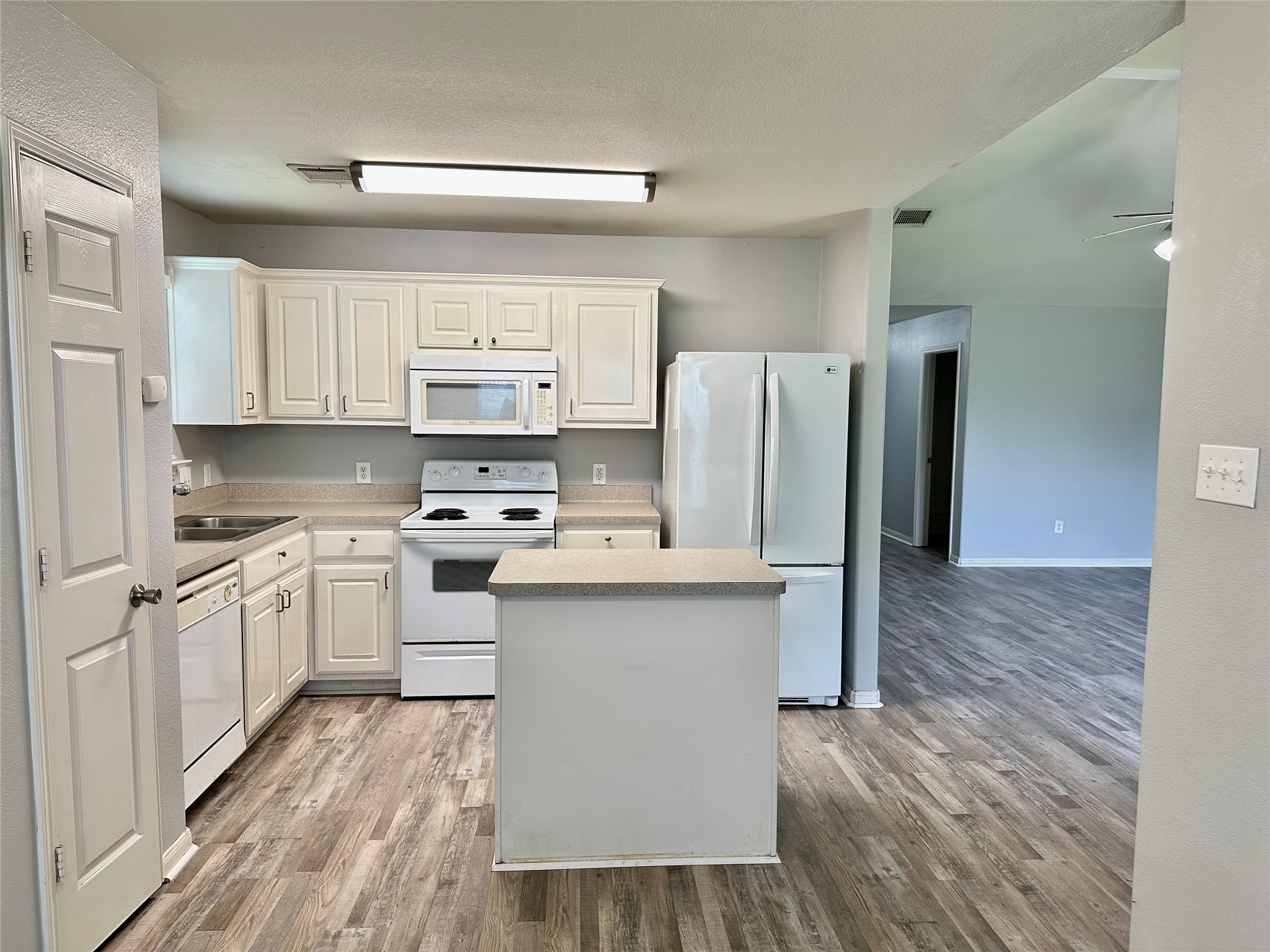 29006 Trinity River Drive Property Photo 7