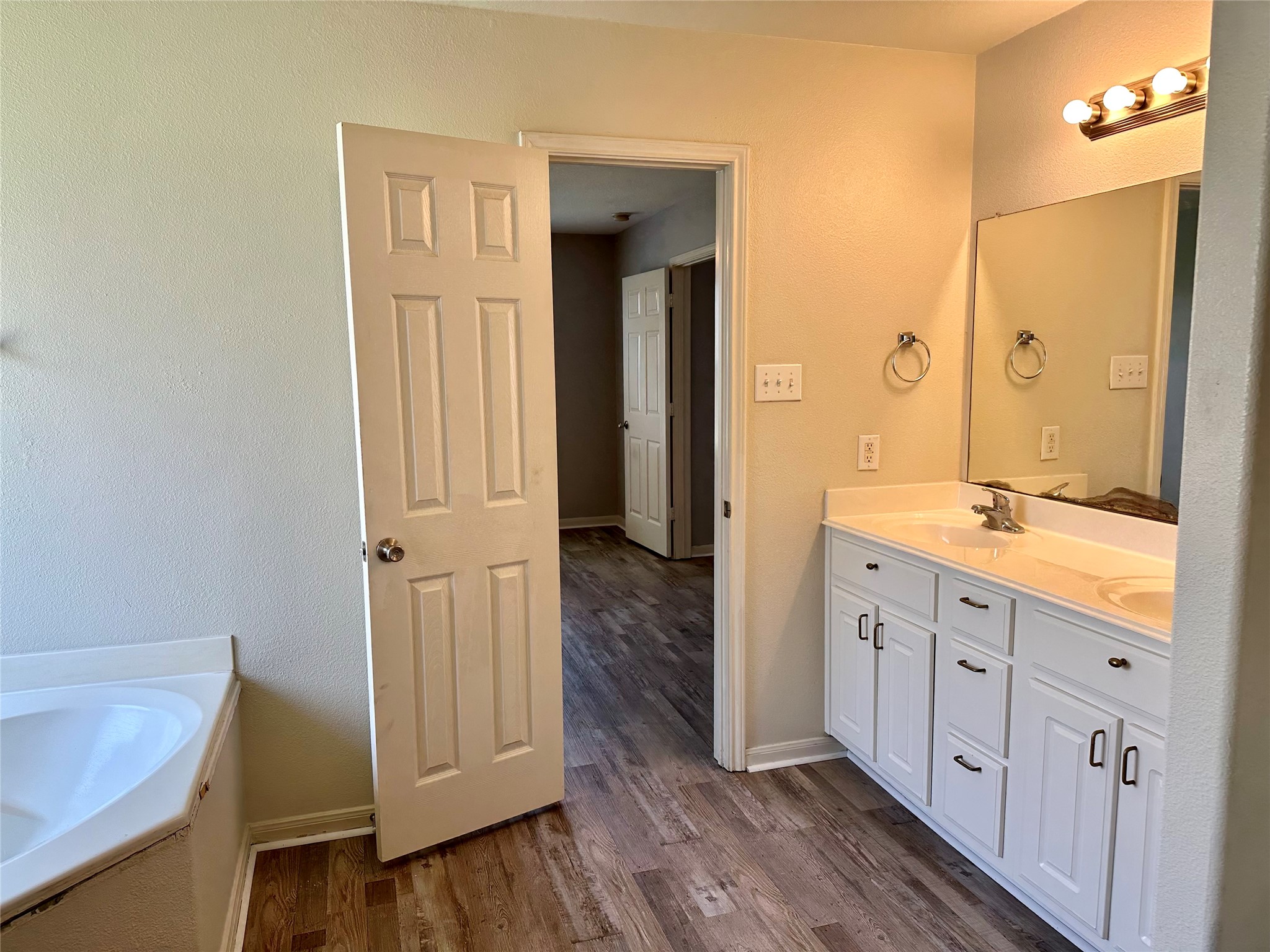 29006 Trinity River Drive Property Photo 10